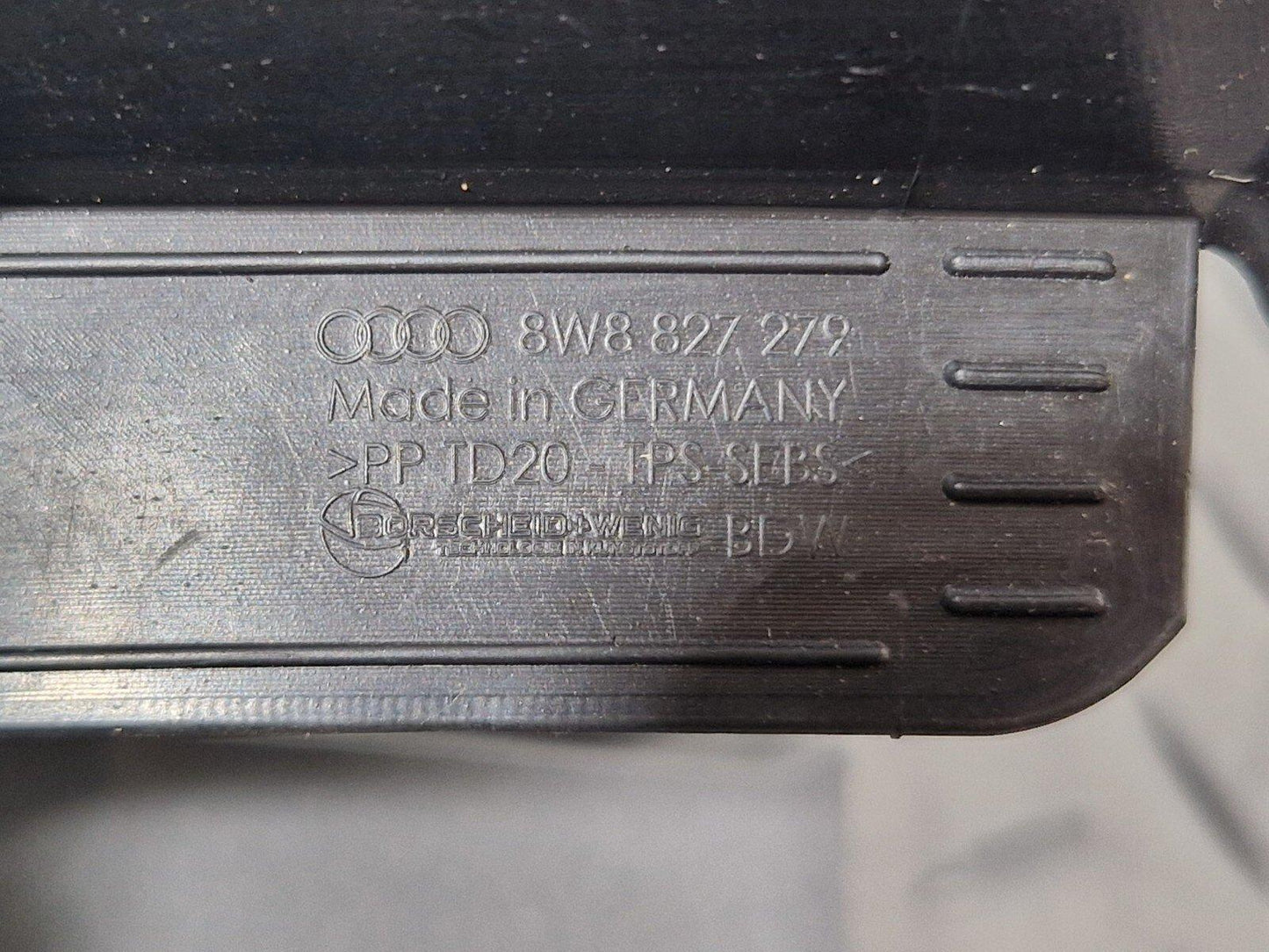 16-23 AUDI A5 F5 SPORTBACK LEFT LIFTGATE BACK DOOR HINGE CORNER COVER 8W8827279