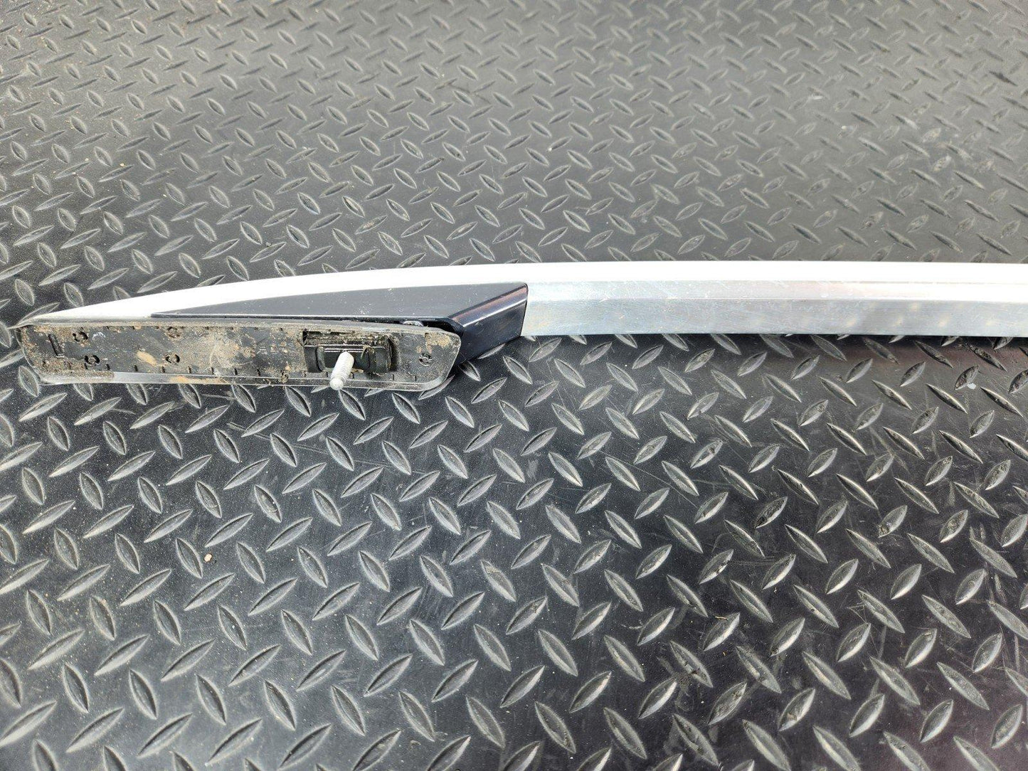 11-19 MERCEDES BENZ ML W166 GENUINE LEFT N/S CHOME ROOF RAIL A1668900393