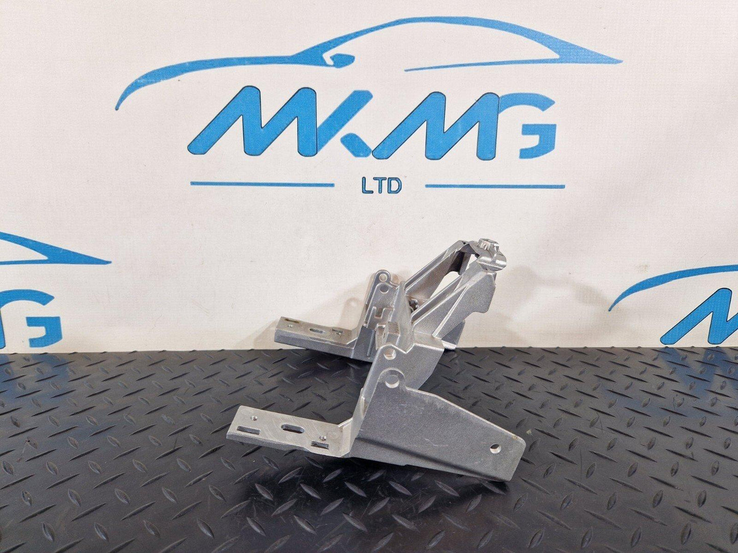 10-15 AUDI Q7 4L OEM FRONT LOWER CENTER CONSOLE ARMREST MOUNT BRACKET 4L0864283