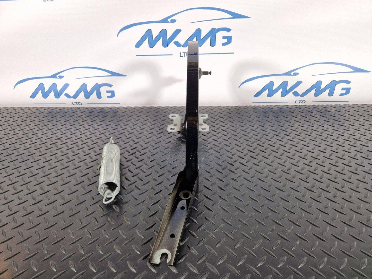 16-19 AUDI A4 B9 SALOON REAR LEFT N/S/R TAILGATE HINGE IN BLACK LY9T 8W5827729