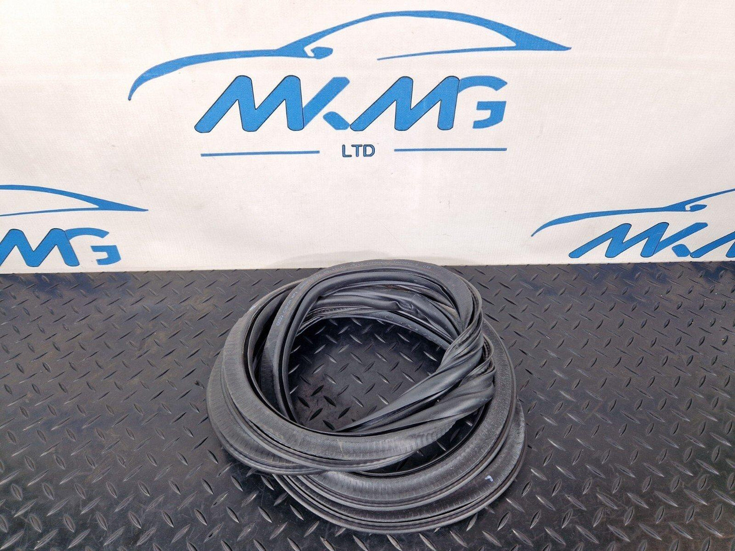 16-19 AUDI A4 B9 REAR LEFT OR RIGHT DOOR RUBBER SEAL 8W5833721