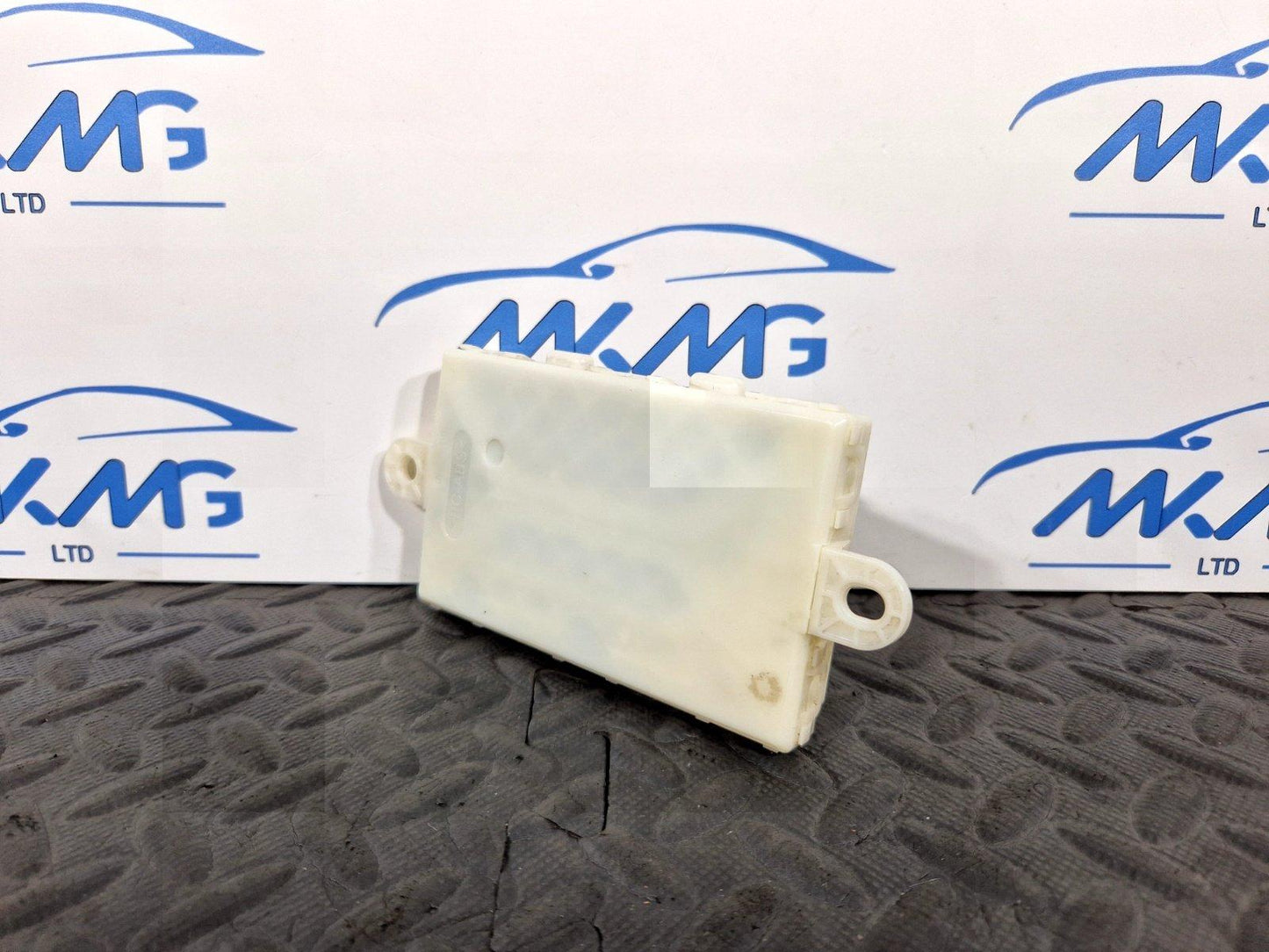 Mercedes-Benz    Unknown Part Type A2129001929