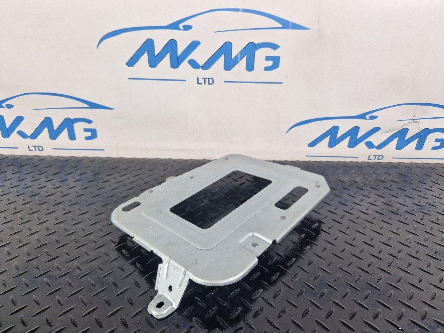 19-ON MERCEDES A B CLA W177 W247 C118 SPEEDOMETER MODULE BRACKET A2475455700