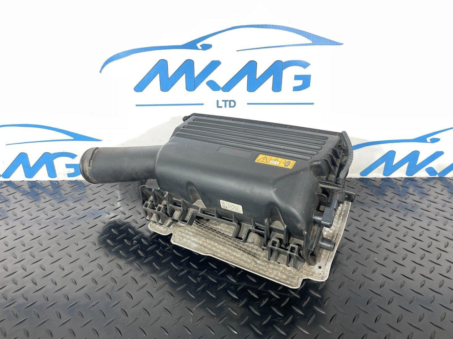 14-21 MERCEDES BENZ C350e W205 GENUINE PETROL AIR FILTER BOX AIRBOX A2740901701