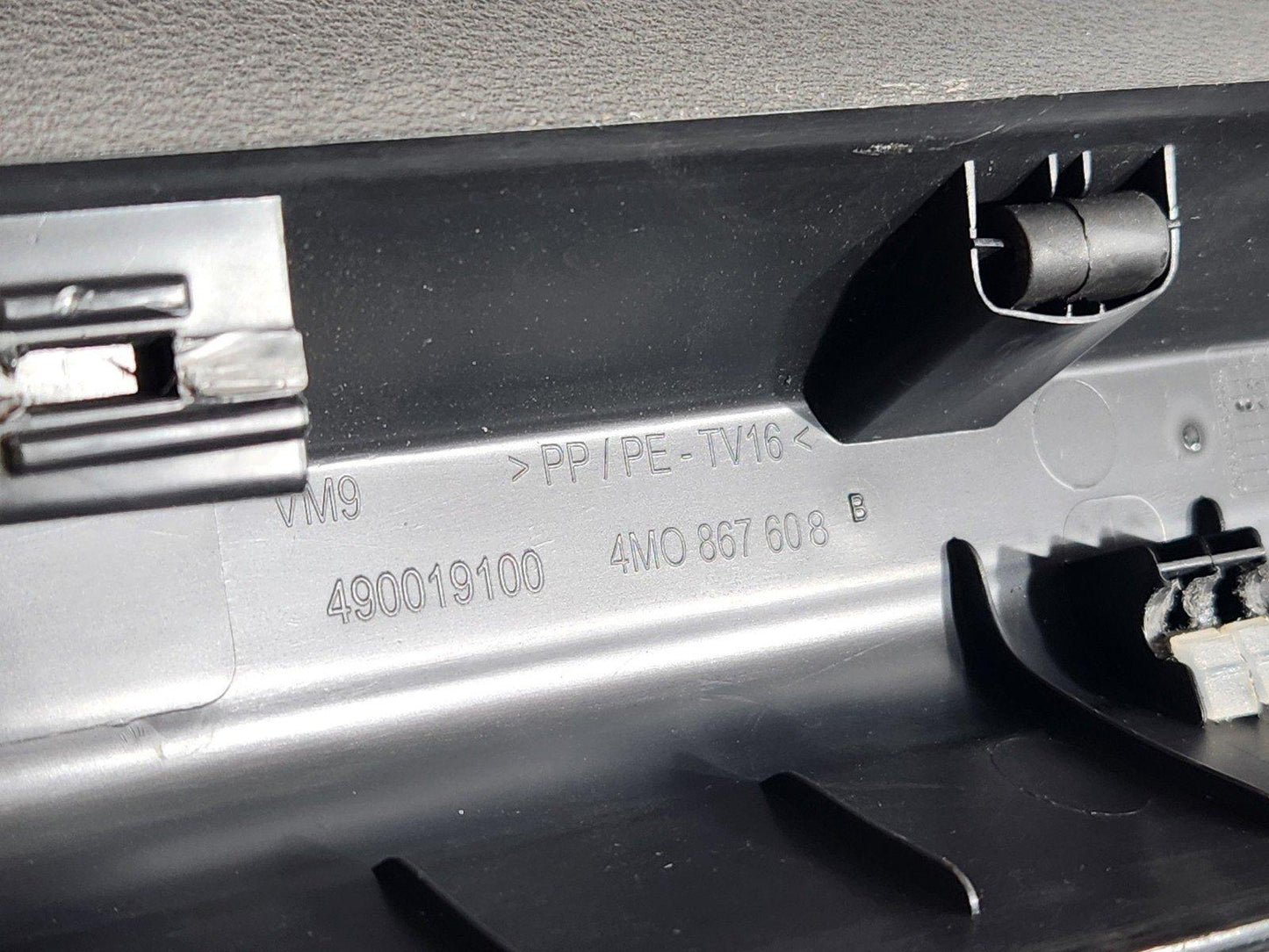 16-20 AUDI Q7 4M GENUINE REAR RIGHT UPPER LID TRIM PANEL 4M0867608