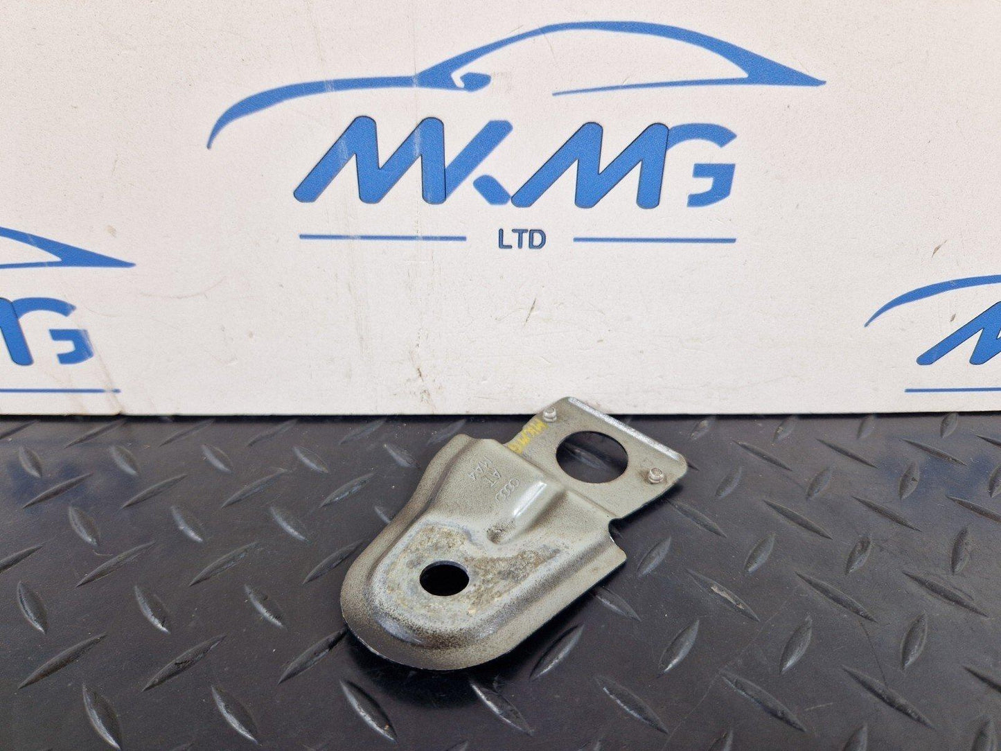 16-19 AUDI A4 B9 GENUINE OEM FRONT LEFT N/S FENDER MOUNT BRACKET 8W0821467