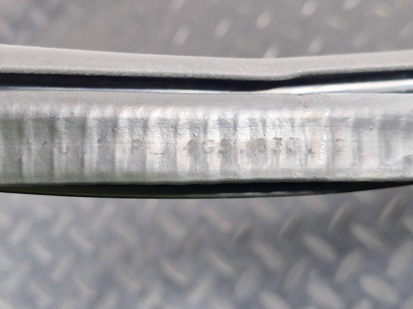 12-18 AUDI A6 C7 REAR LEFT DOOR RUBBER SEAL FITS BOTH LEFT OR RIGHT 4G5833721A