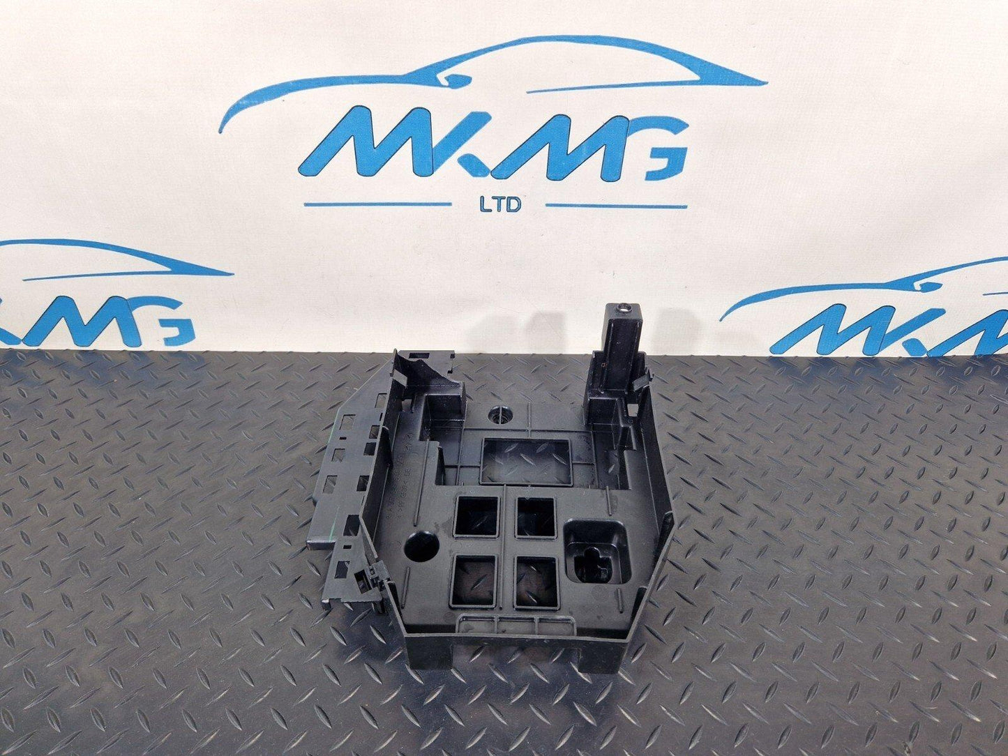 18-ON MERCEDES SPRINTER W907 W910 FOOTWELL FIREWALL CENTER BRACKET A9075451500