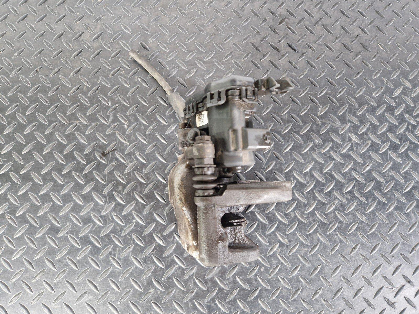 14-20 MERCEDES BENZ GLA X156 GENUINE REAR RIGHT O/S BRAKE CALIPER A2464232498
