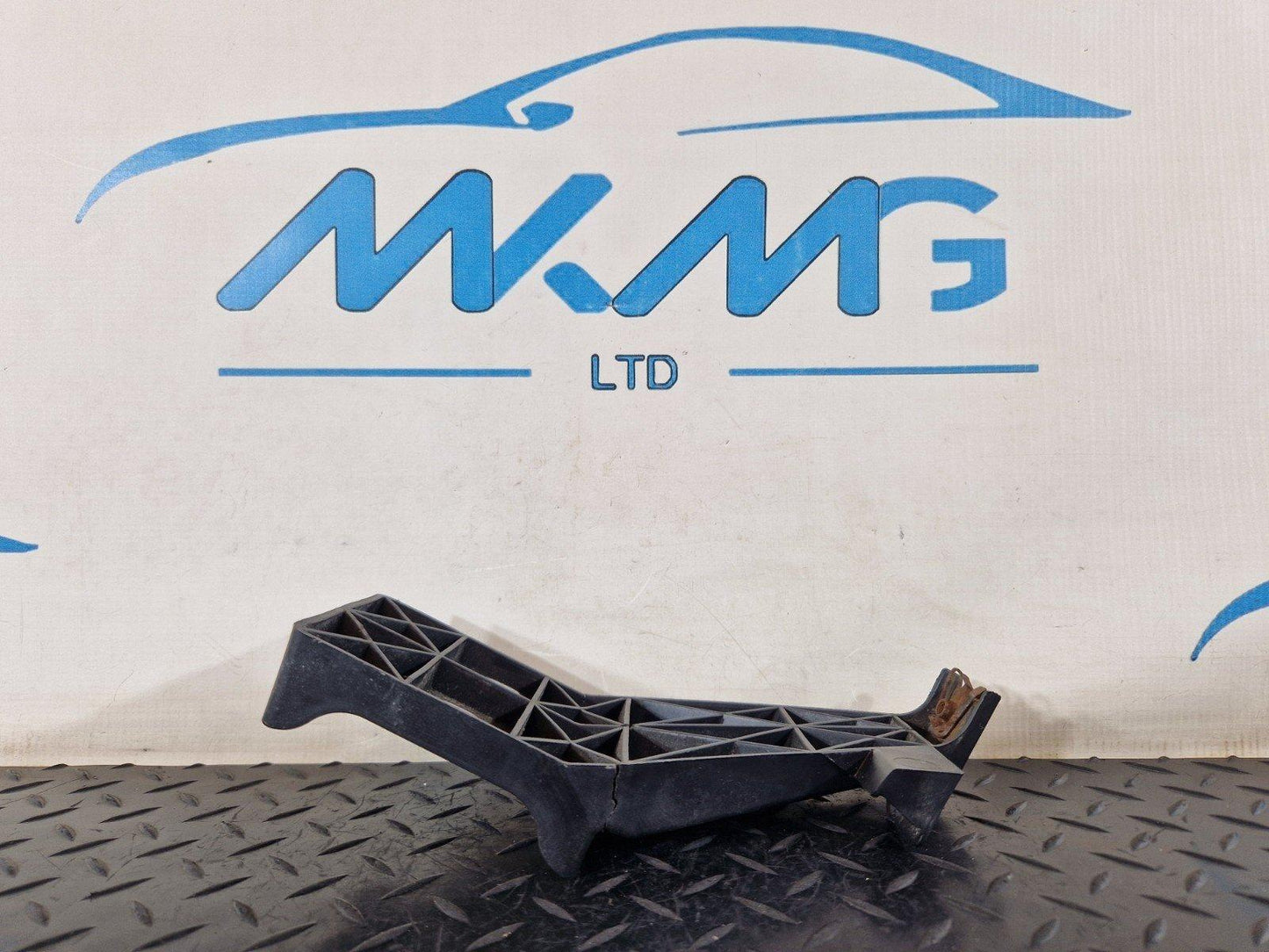 11-19 MERCEDES BENZ ML W166 GENUINE REAR RIGHT BUMPER BRACKET A1668850240