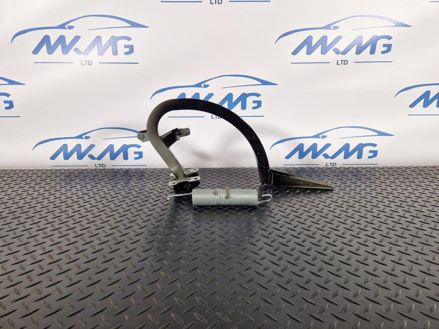 16-19 AUDI A4 B9 SALOON REAR LEFT N/S/R TAILGATE HINGE IN BLACK LY9T 8W5827729