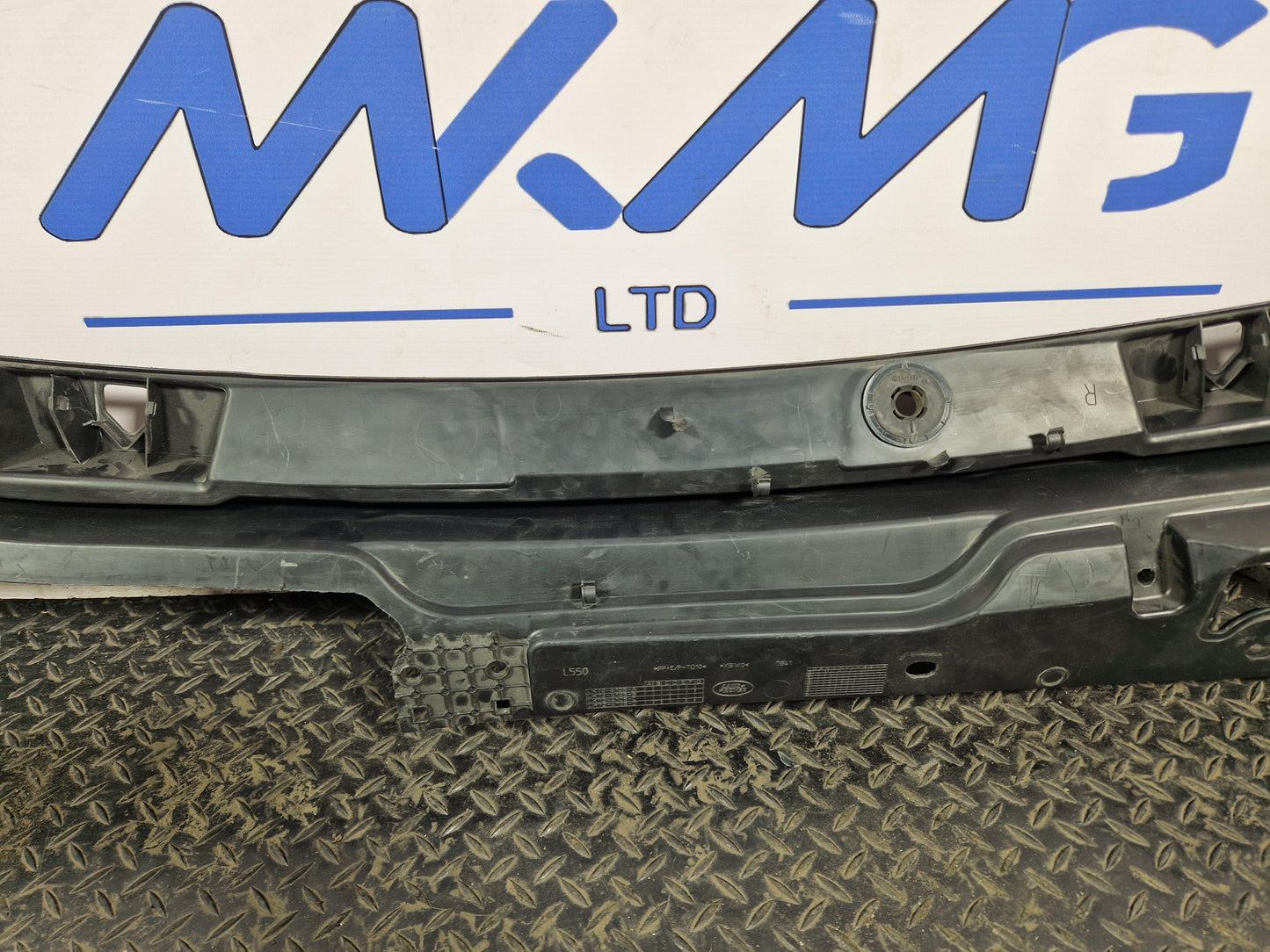 2019-ON LAND ROVER DISCOVERY L550 LCI WINDSCREEN SCUTTLE PANEL LK72-4105-A