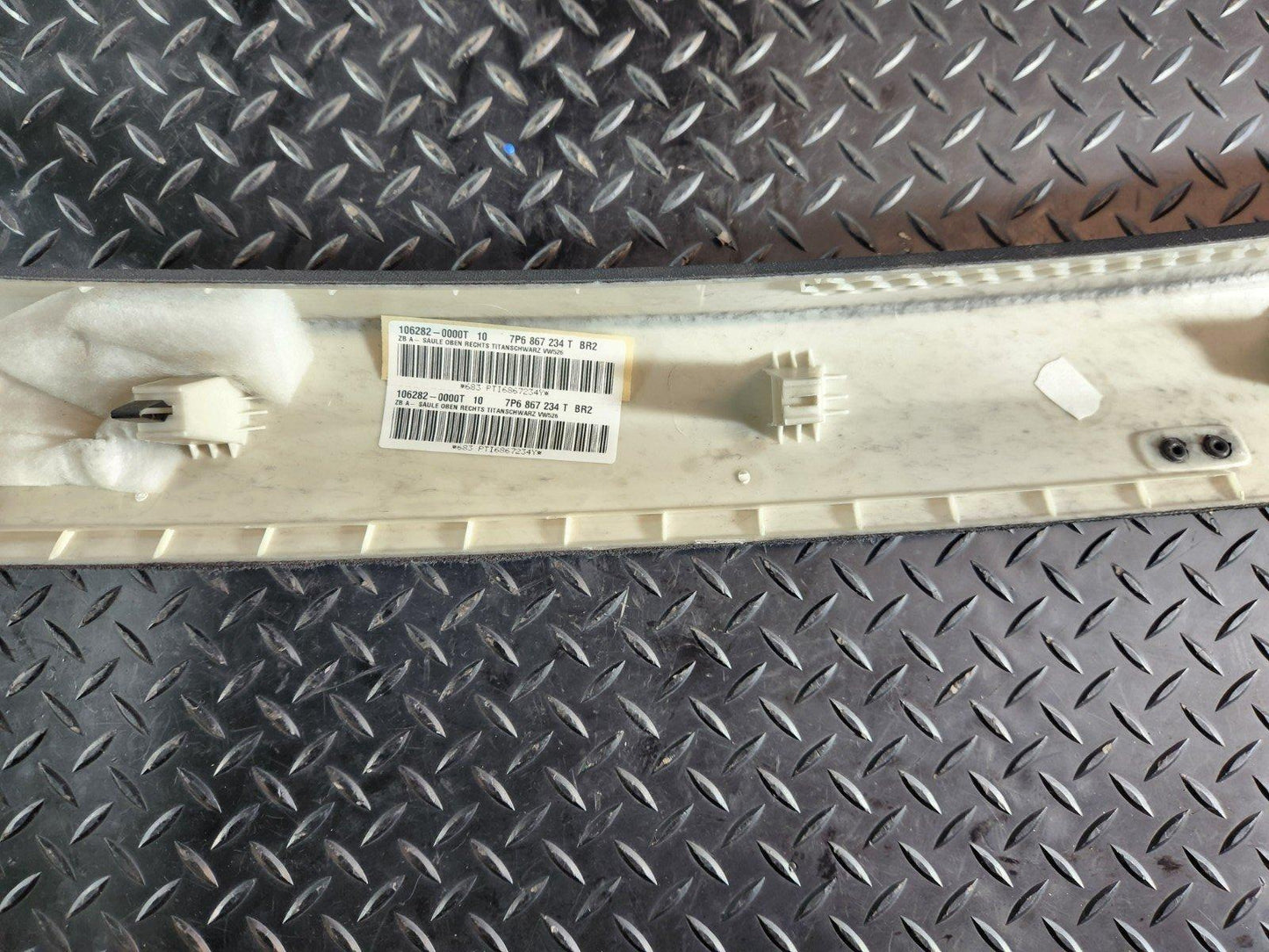 10-18 VW TOUAREG 7P GENUINE RIGHT O/S BLACK A PILLAR TRIM 7P6867234T