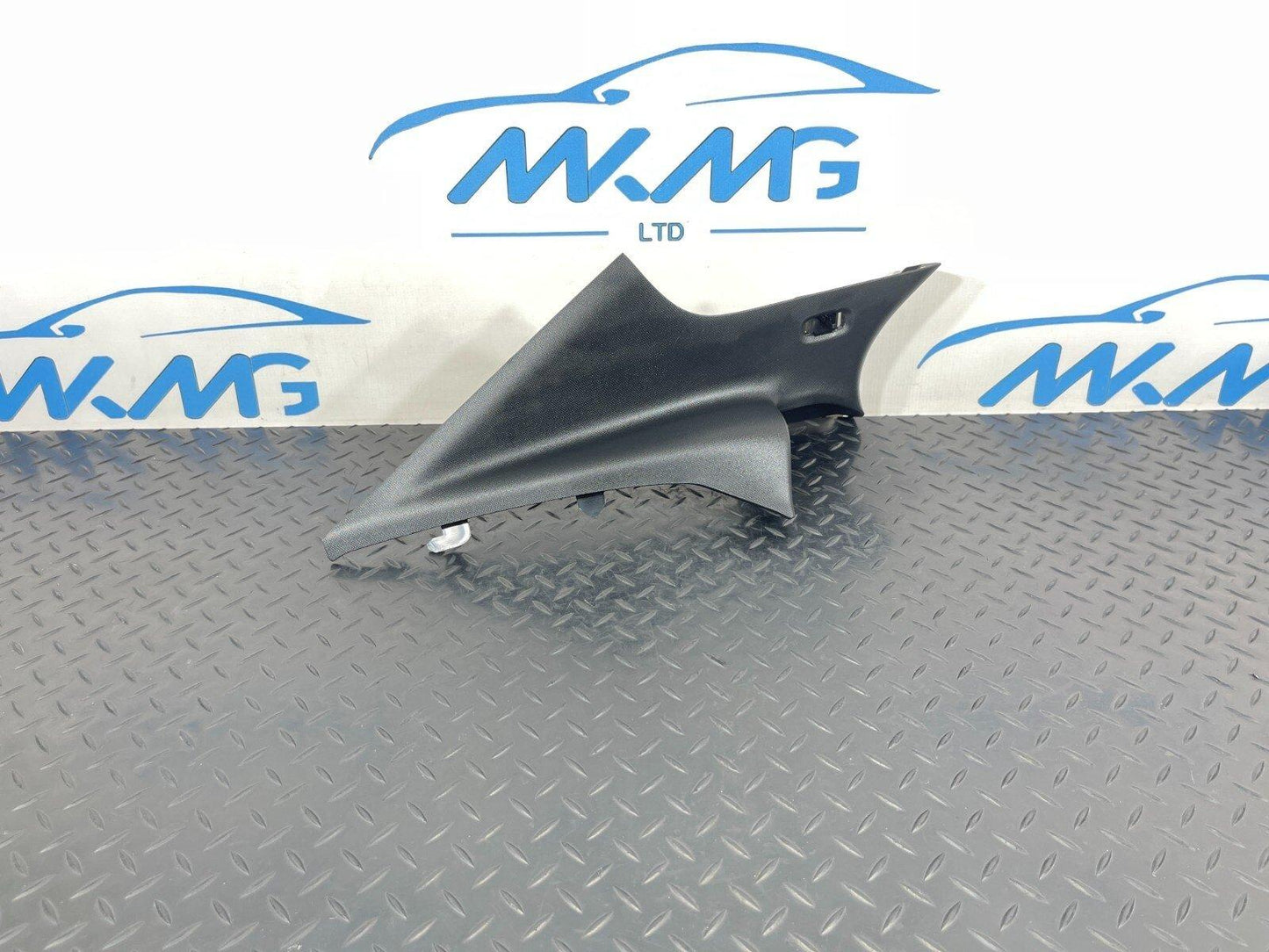 19-ON MERCEDES BENZ A CLASS REAR LEFT PASSENGER SIDE C-PILLAR TRIM A1776908802