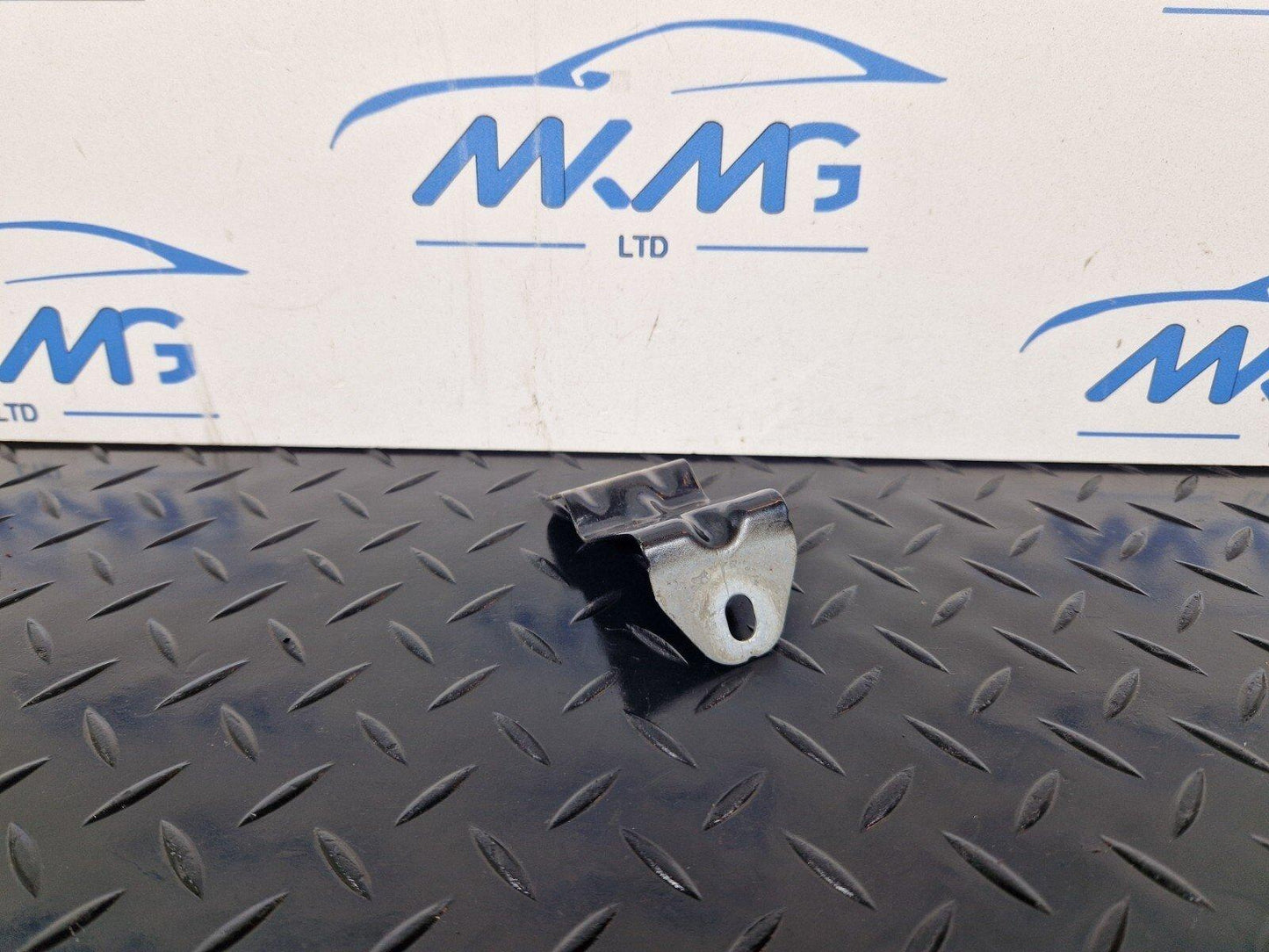 16-24 AUDI A5 F5 GENUINE WING FENDER BRACKET FRONT 8W6821471