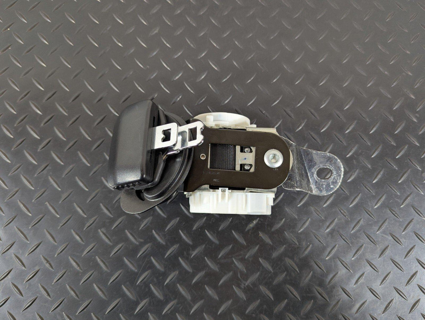 16-22 BMW X1 F48 GENUINE OEM REAR CENTRE SEAT BELT 7370559