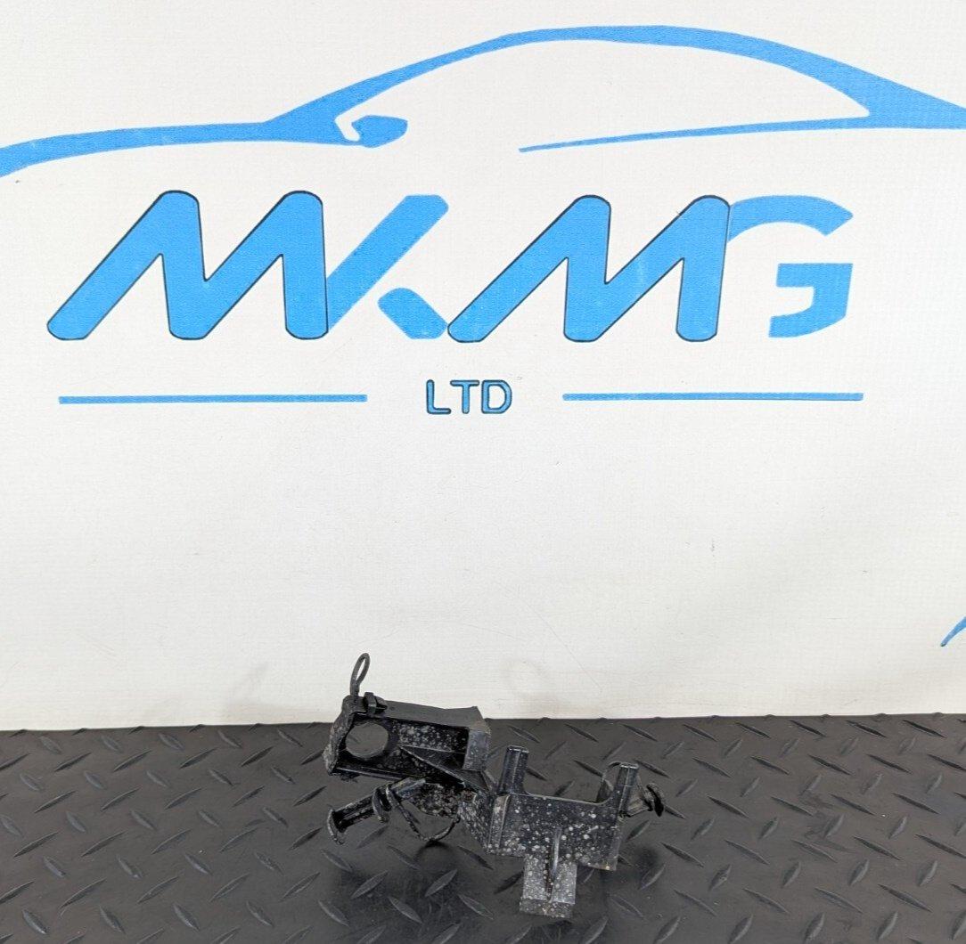 13-19 MERCEDES BENZ CLA C117 SUSPENSION STRUT FRONT LEFT BRACKET A2464210594