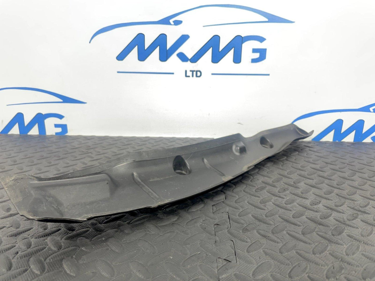 16-19 AUDI A4 B9 AVANT GENUINE FRONT LEFT SIDE WING FENDER COVER 8W0821111