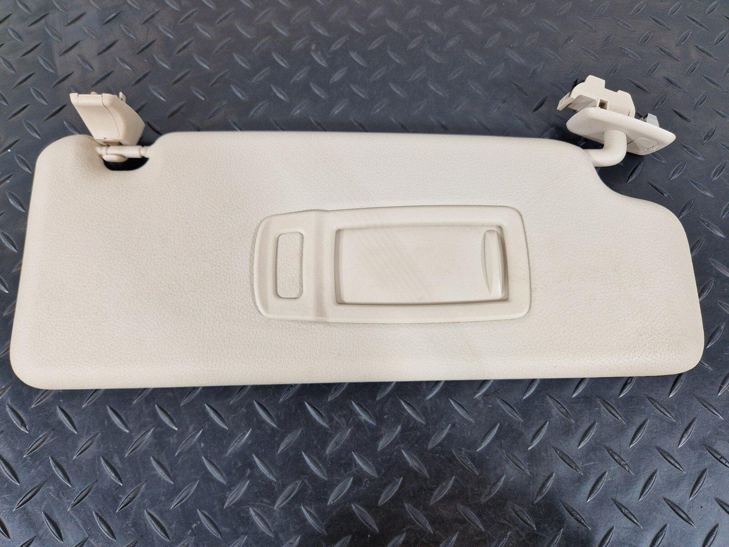 14-21 BMW 2 SERIES 218d GRAN TOURER F46 RIGHT SUN VISOR COVER 20150310