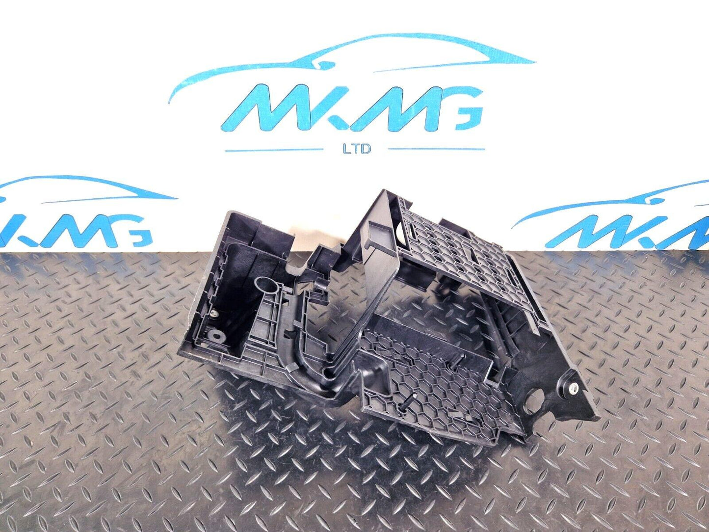 14-21 MERCEDES BENZ C200 W205 CD CHANGER ECU HOLDER  BRACKET A2055458900