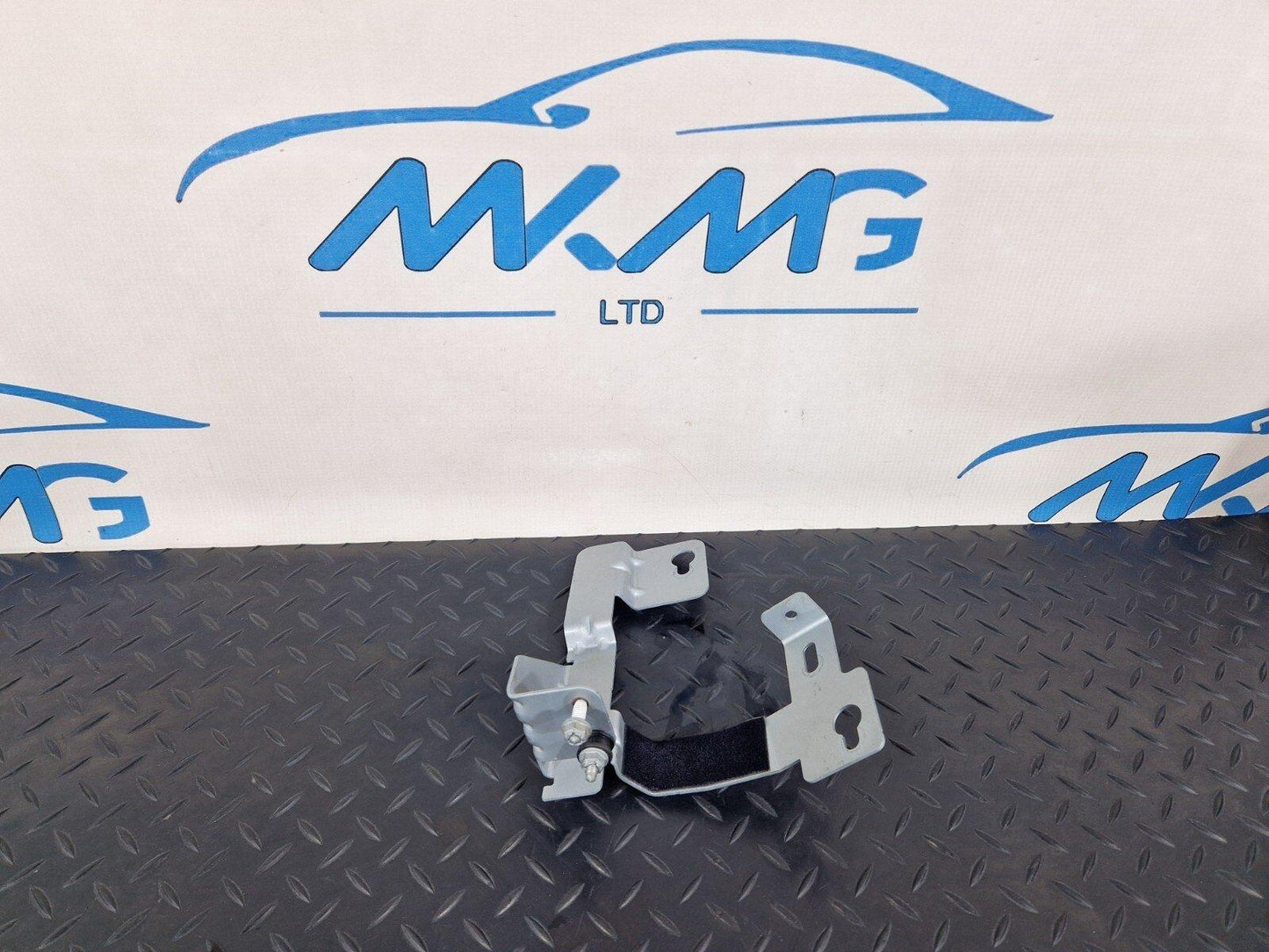 19-ON MERCEDES BENZ CLA C118 WATER COOLER VALVE BRACKET A1775043700