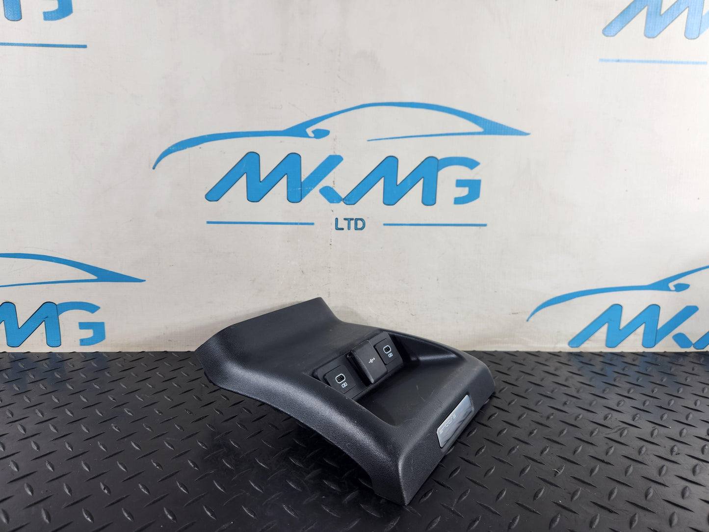 Land Rover Range Rover Evoque L551 SUV Rear Centre Console Trim K8D2-04569-A