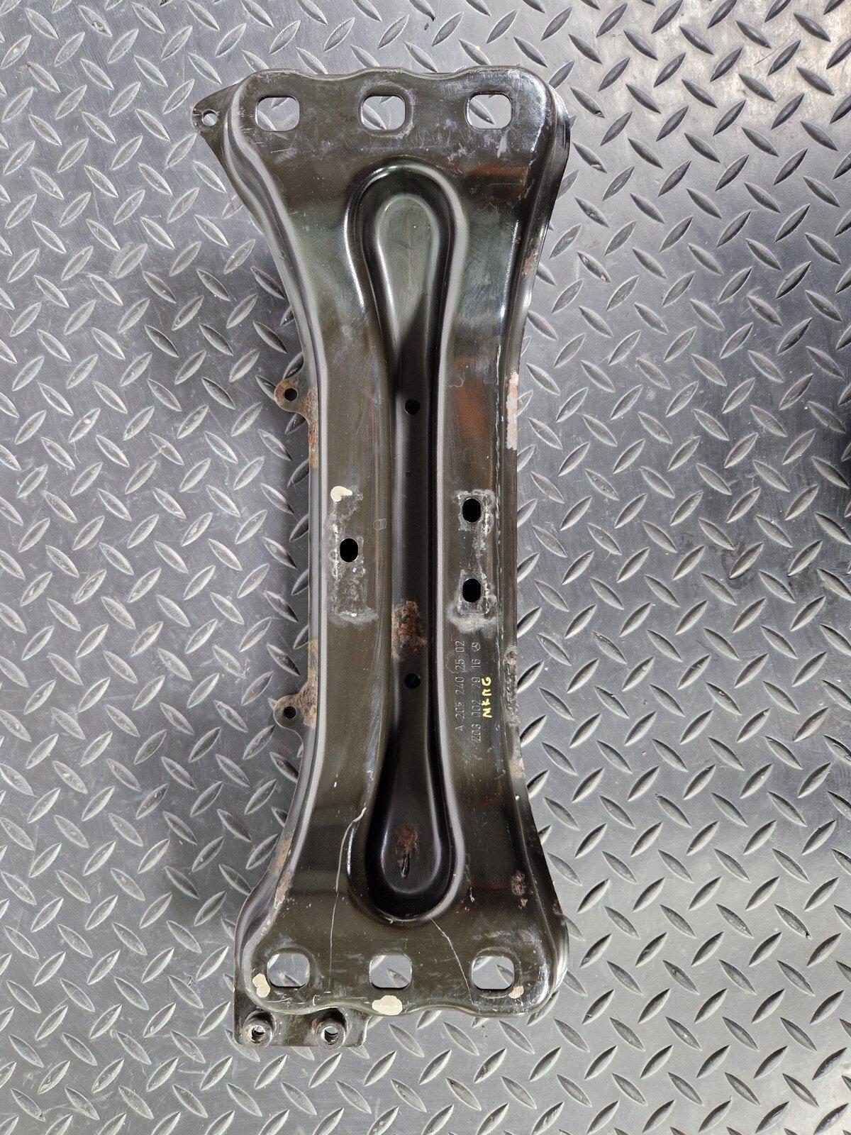 14-21 MERCEDES BENZ C200d W205 GEARBOX MOUNT BRACKET ENGINE CARRIER A2052402502