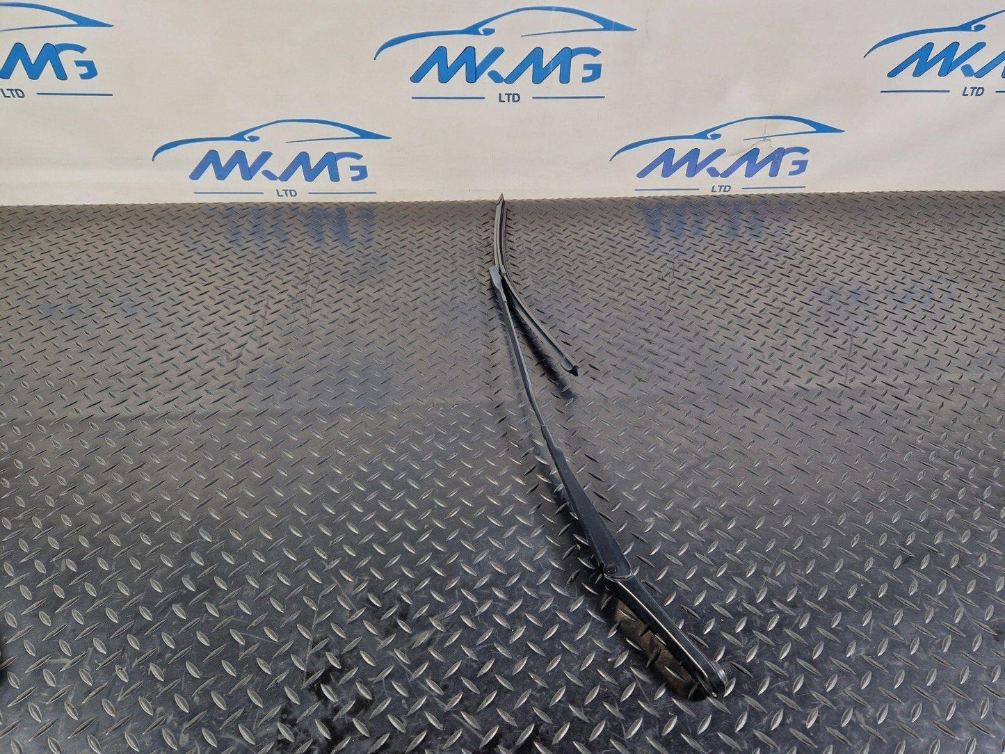 16-23 AUDI A5 F5 SPORTBACK FRONT LEFT PASSENGER SIDE WIPER ARM & BLADE 8W2955407