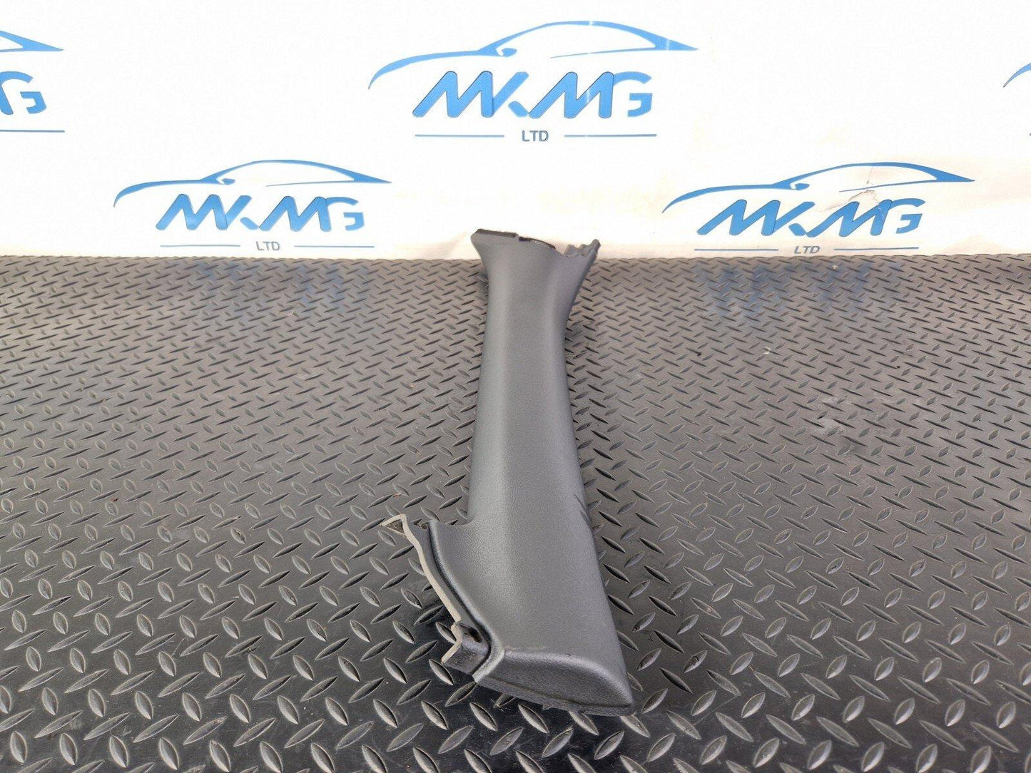 12-17 AUDI S5 CONVERTIBLE PASSENGERS LEFT SIDE A PILLAR TRIM BLACK 8F0867233B