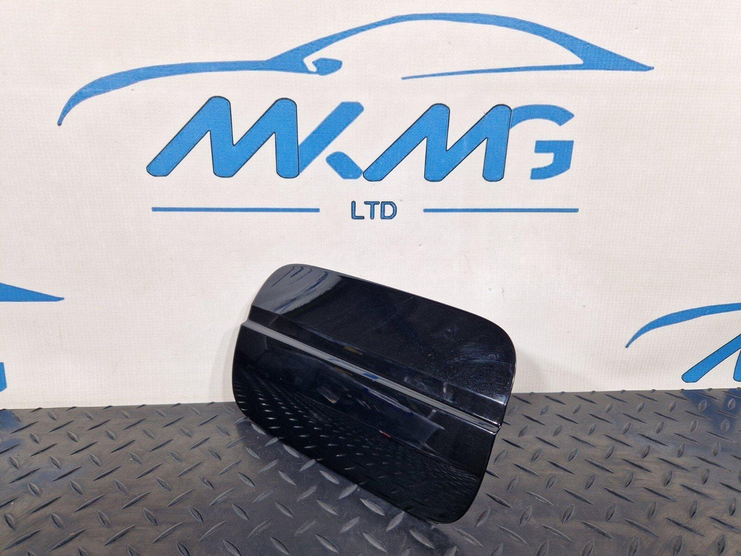 16-19 AUDI A4 B9 GENUINE FUEL DOOR IN BLACK 8W0809907 LY9T