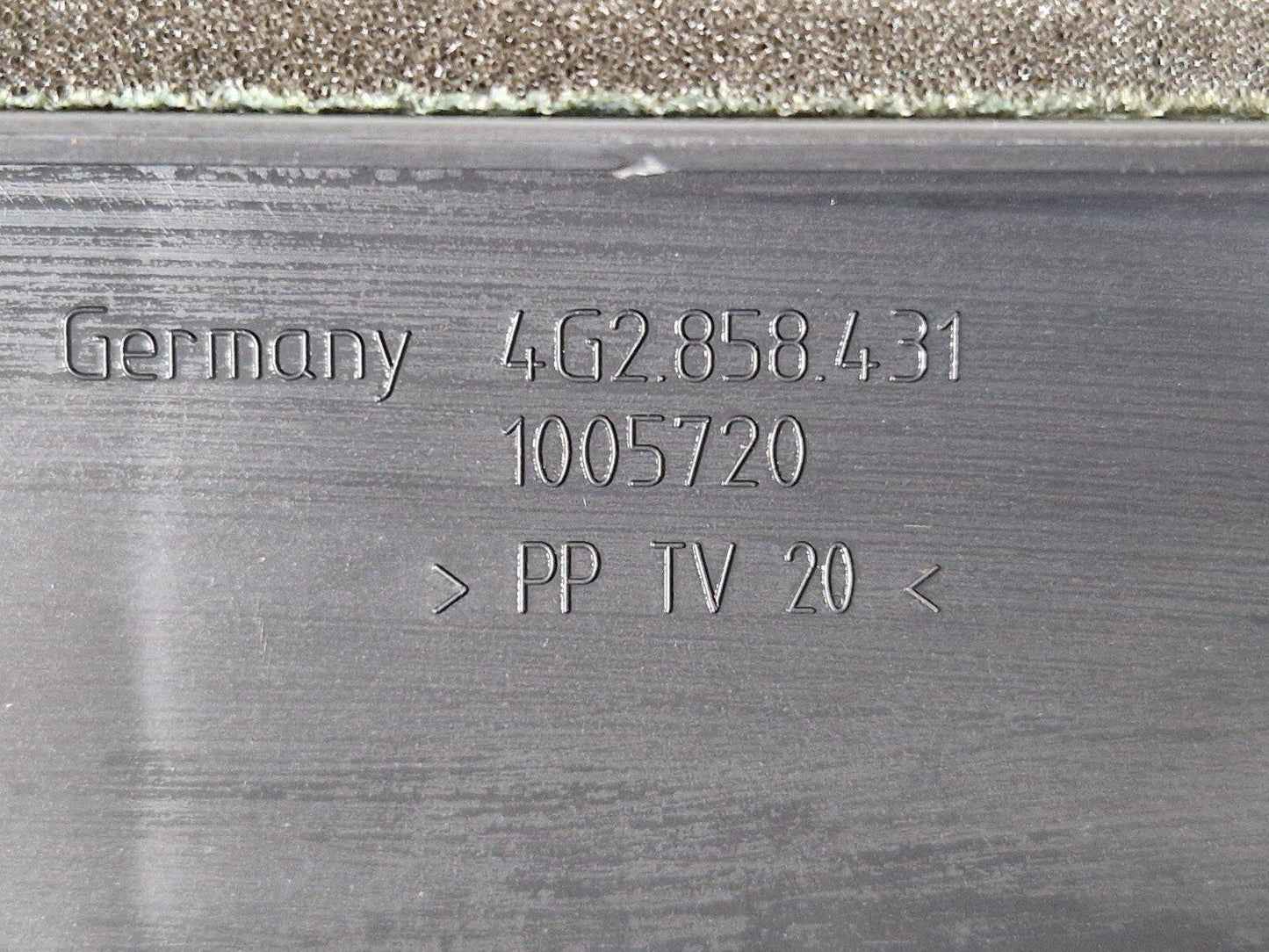 12-18 AUDI A6 C7 GENUINE AIR DUCT CHANNEL 4G2858431