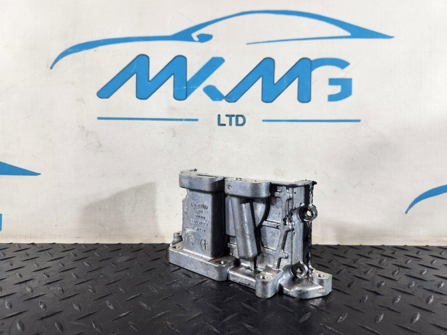 16-20 AUDI Q7 4M 3.0 DIESEL GENUINE CYLINDER HEAD END PLATE 059109122T
