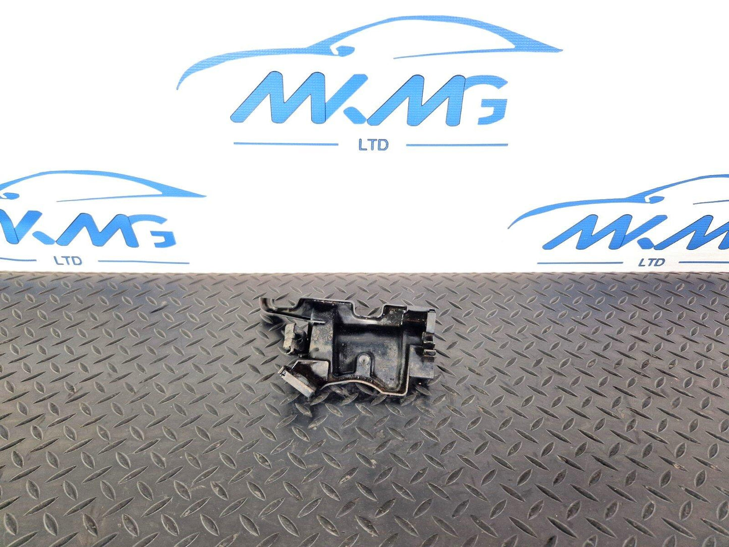 18-ON MERCEDES BENZ A CLASS W177 FRONT LEFT BRAKE HYDRAULIC LINE BRACKET HOLDER