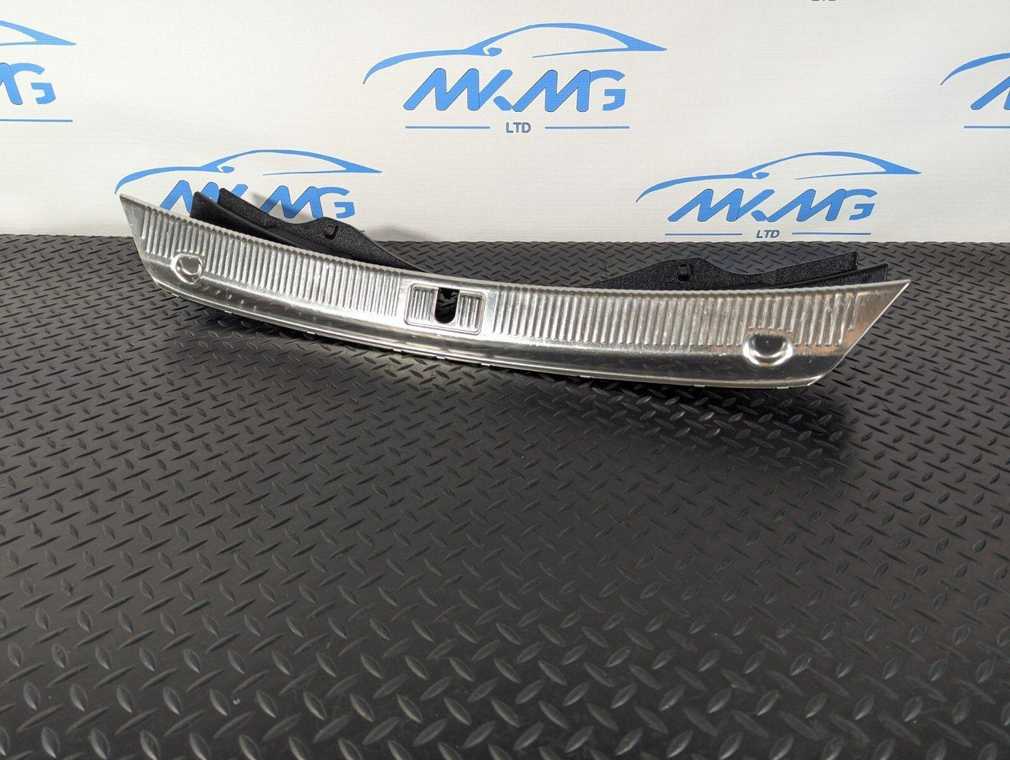 10-17 AUDI A8 4H REAR BOOT CHROME LOADING COVER PANEL TRIM 4H0863471