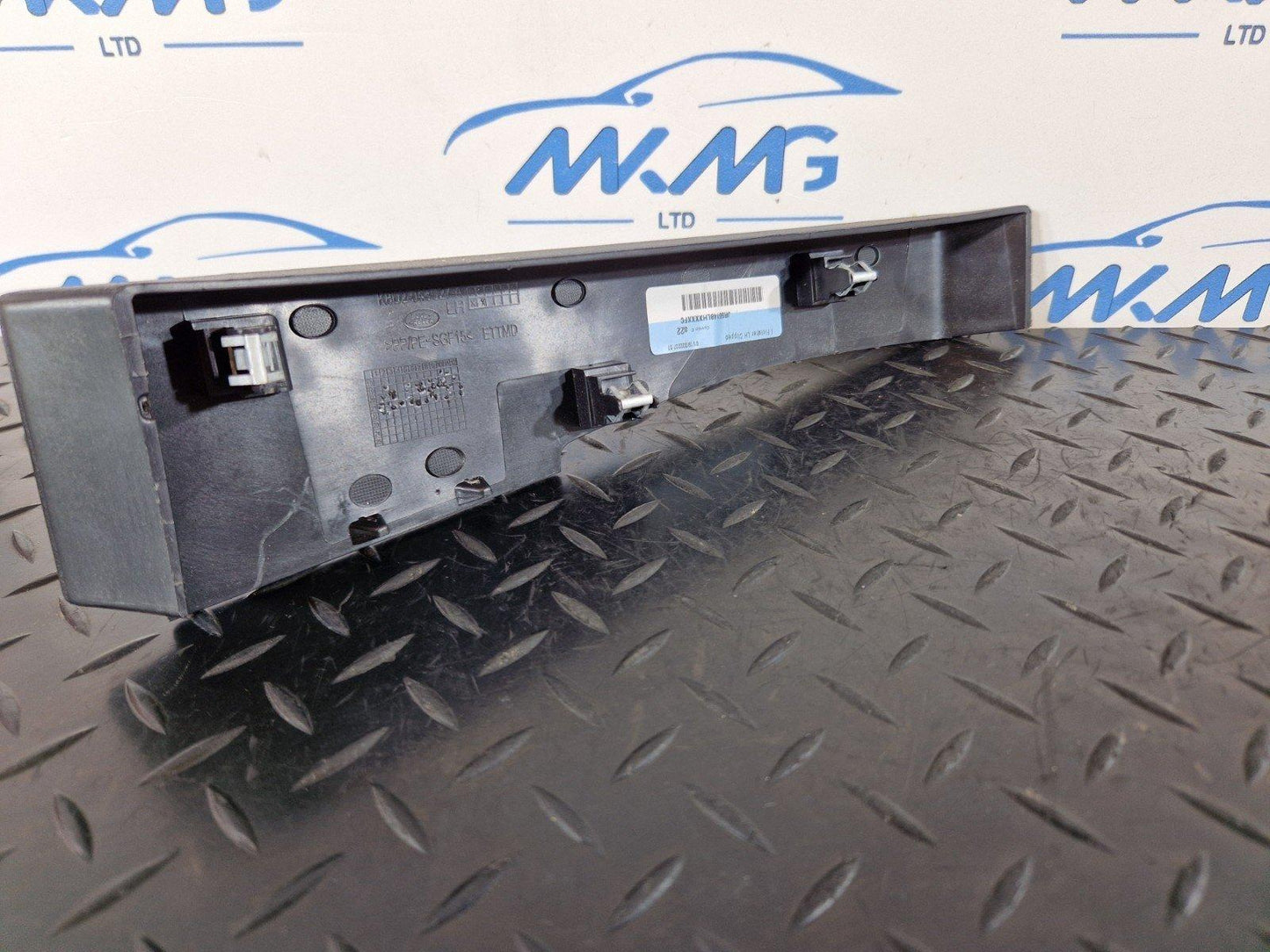 19-ON RANGE ROVER EVOQUE L551 GENUINE DASHBOARD TRIM K8D2-043C27-A