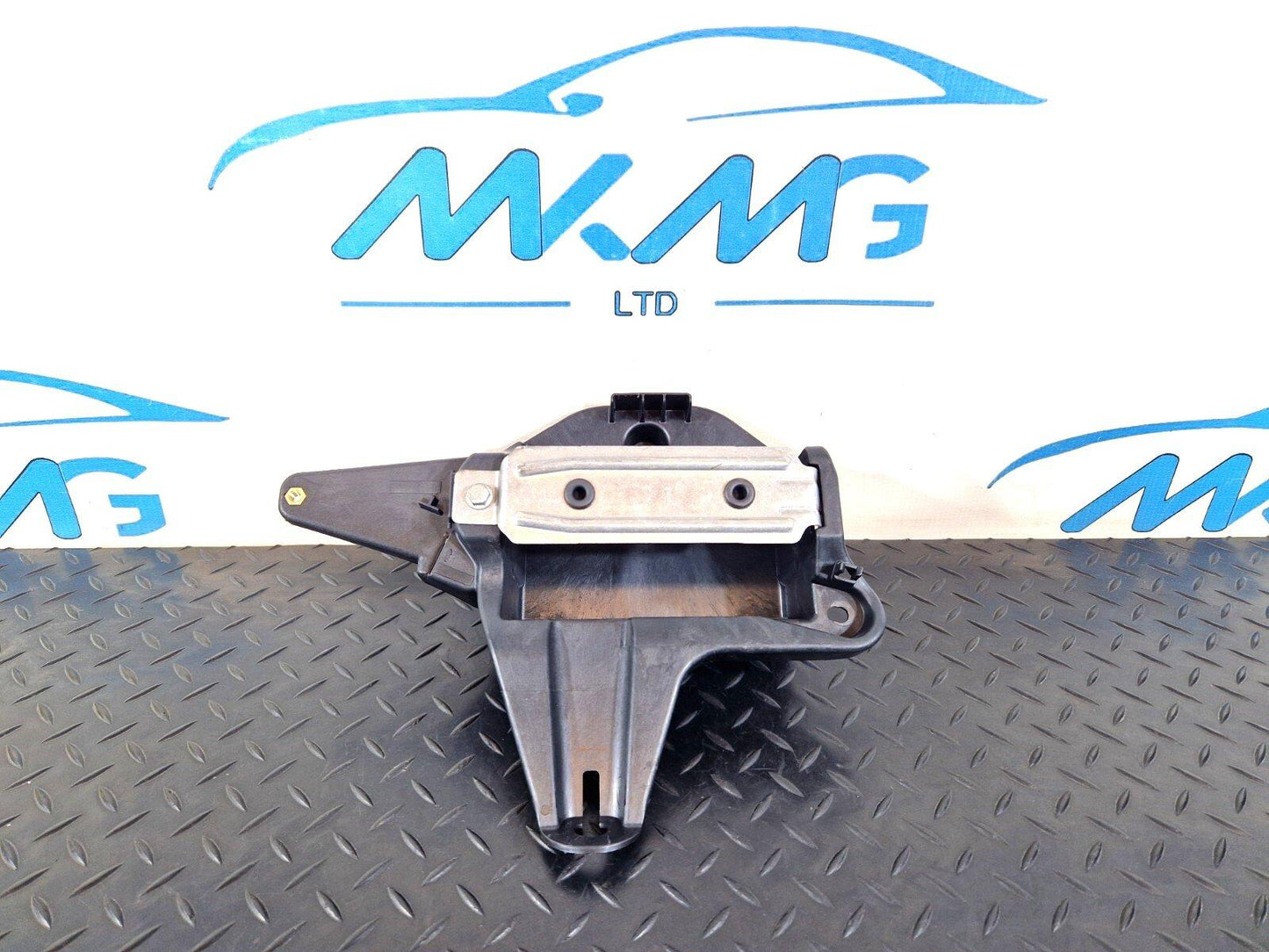 14-21 MERCEDES BENZ C300h W205 GENUINE BATTERY HOLDER BRACKET A2055451640