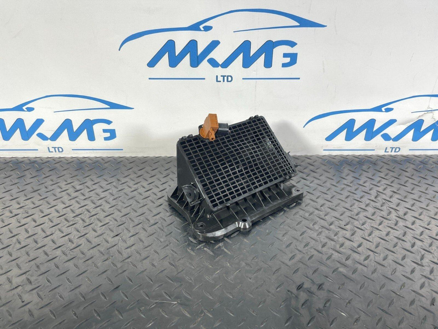 16-23 AUDI A5 F5 SPORTBACK S-LINE GENUINE FRONT AIR INTAKE DUCT VENT 8W2819904A