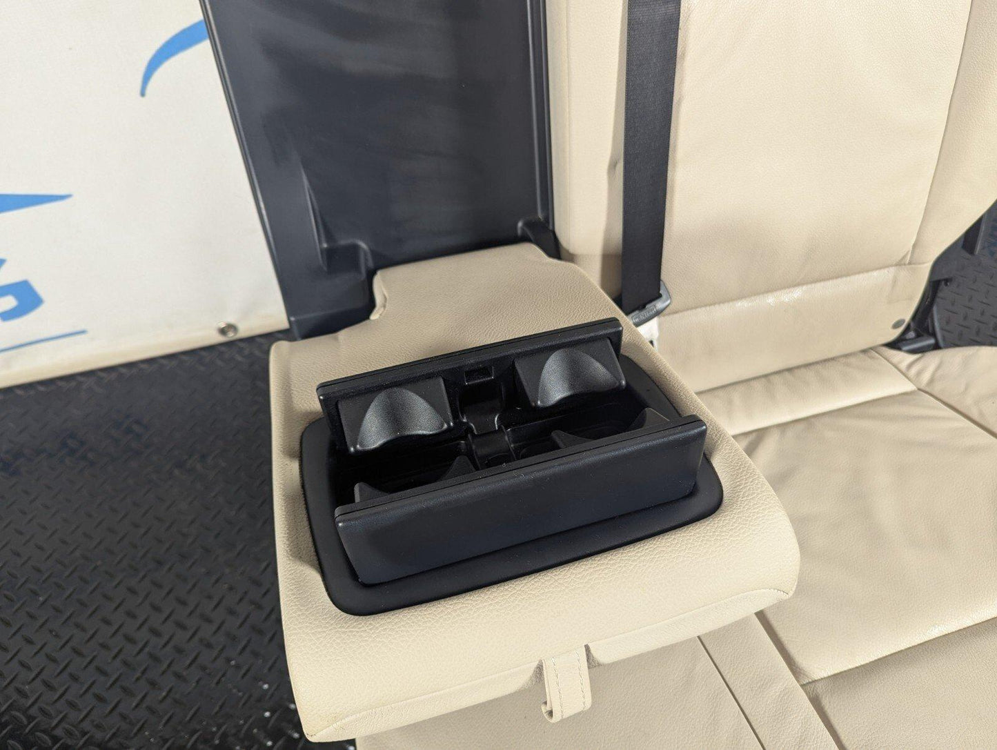 10-13 BMW X5 E70 LCI GENUINE REAR LEFT SEAT WITH ARM REST 6975461