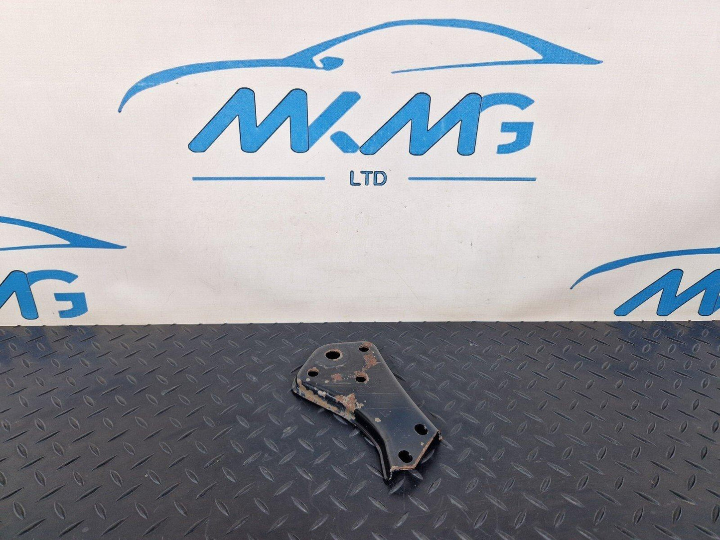 14-21 MERCEDES BENZ C200d W205 REAR AXLE SUBFRAME RIGHT STOP PLATE A2053520800