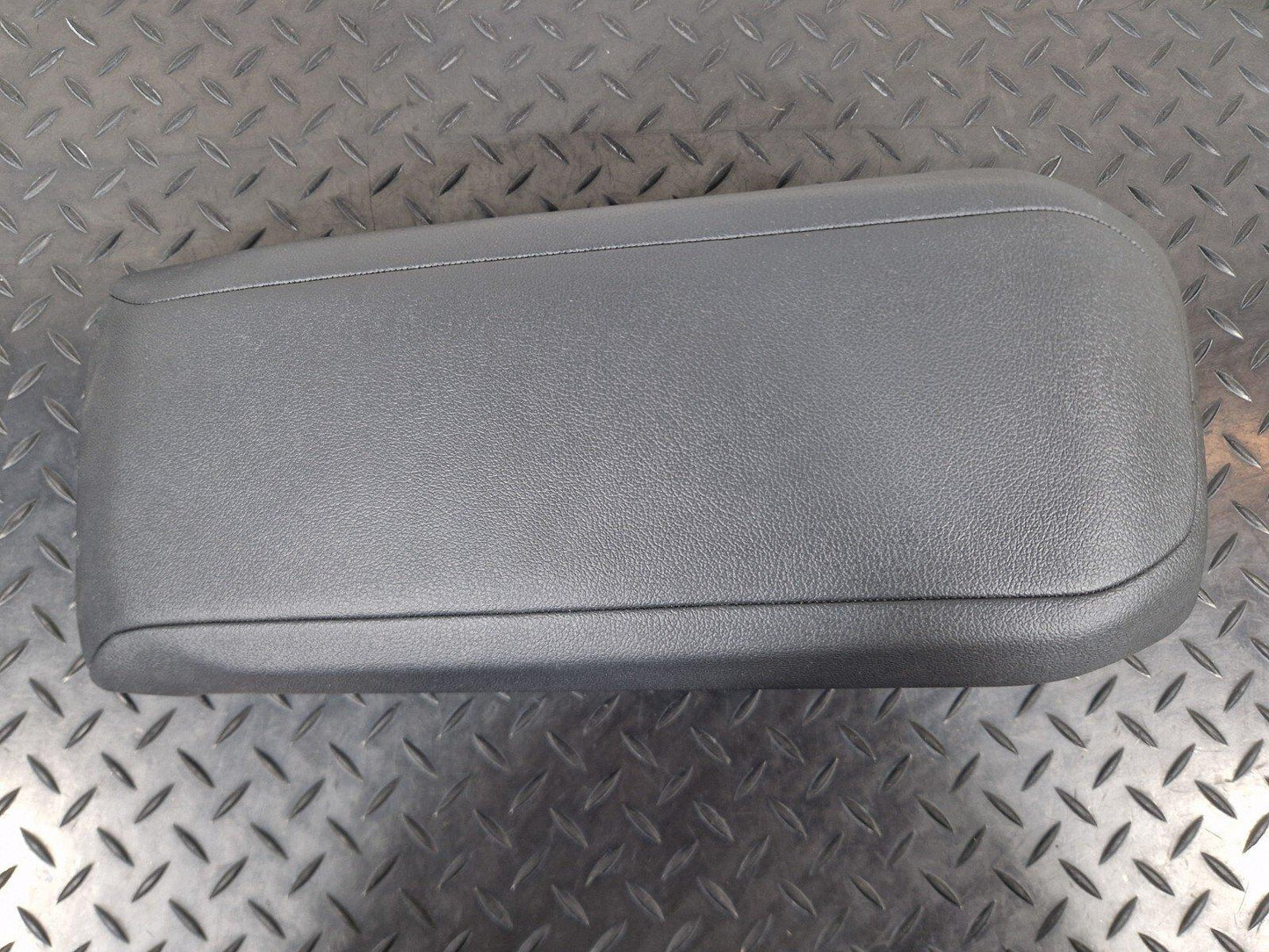 20-24 BMW 1 SERIES F40 GENUINE CENTER CONSOLE BLACK LEATHER ARMREST 9460084