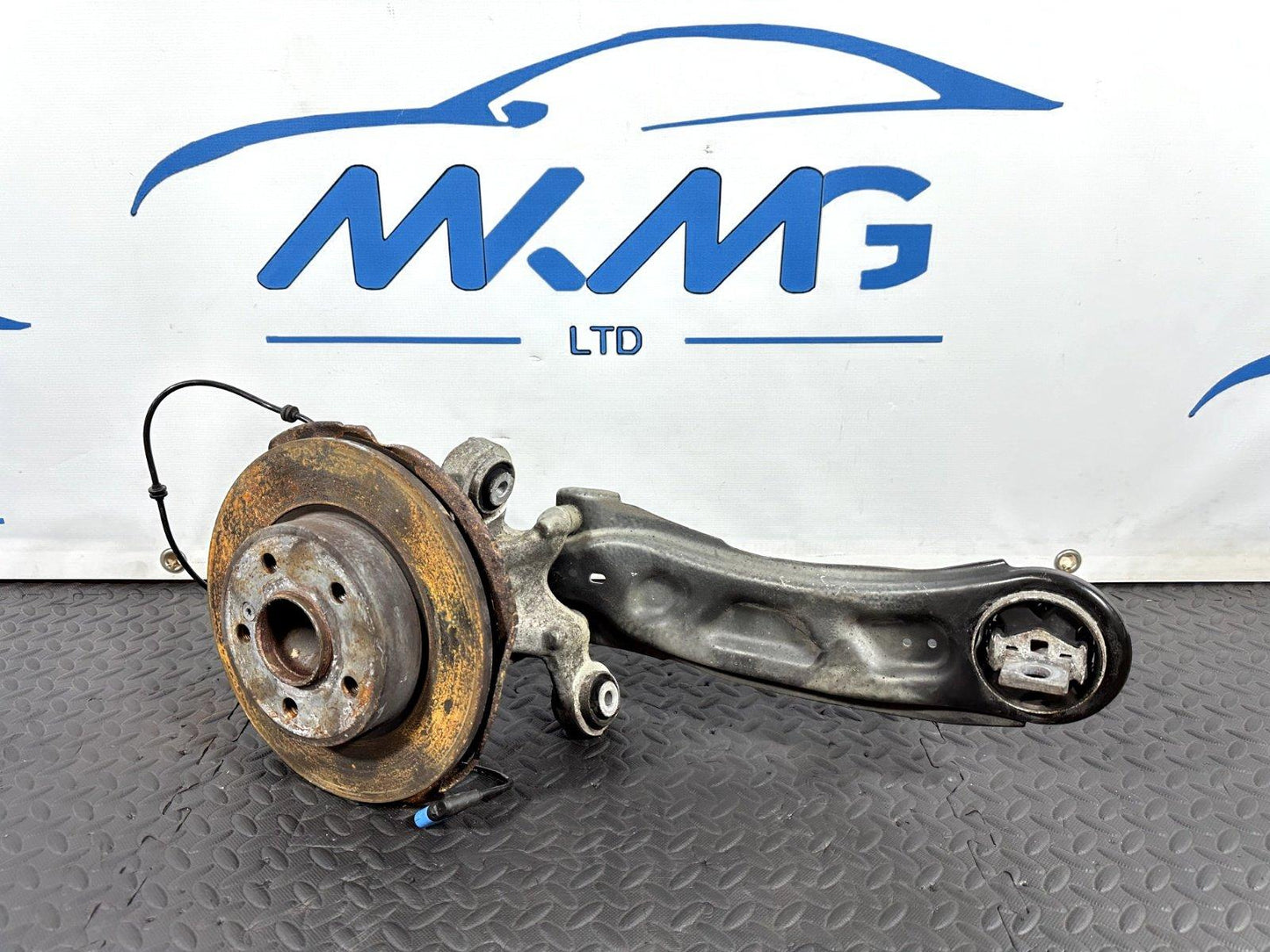 12-18 MERCEDES A-CLASS W176 GENUINE REAR RIGHT SIDE WHEEL HUB & ARM 2460406