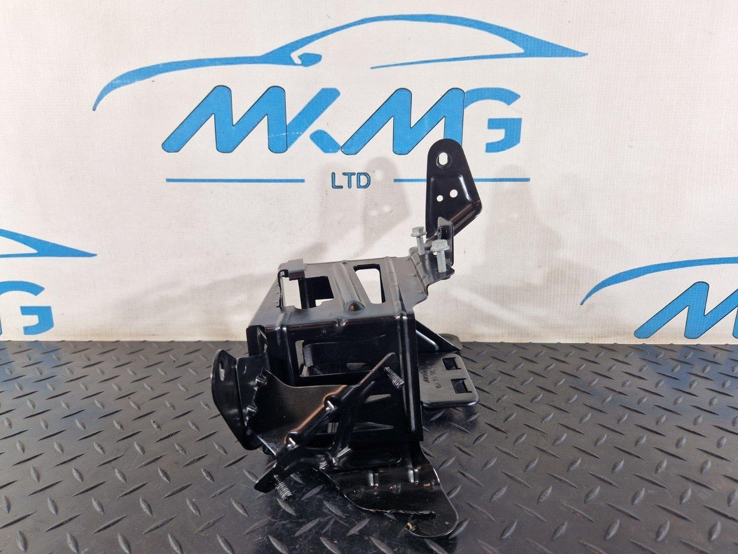 11-19 MERCEDES BENZ ML W166 AUXILIARY BATTERY MOUNT SUPPORT BRACKET A1665401240