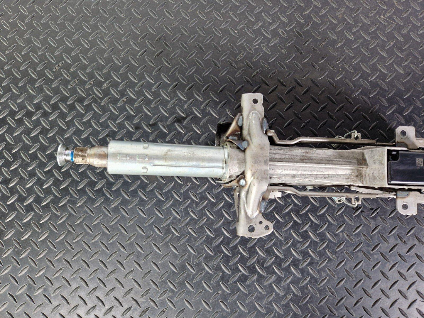18-ON MERCEDES BENZ A CLASS W177 STEERING COLUMN LOWER & JOINT A2474608900