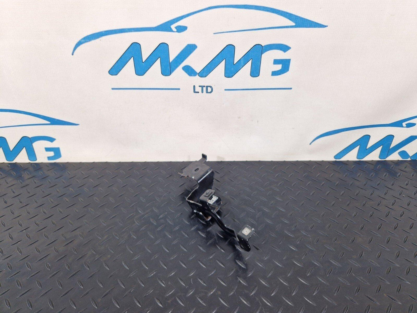 15-18 AUDI A7 4G GENUINE OEM EXPANSION TANK HOLDER BRACKET 4G0121214AC