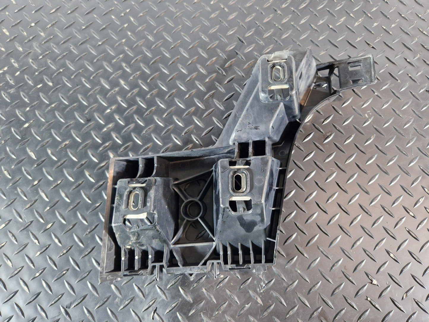 16-19 MERCEDES BENZ GLE W166 REAR LEFT BUMPER BRACKET MOUNT HOLDER A1668805703