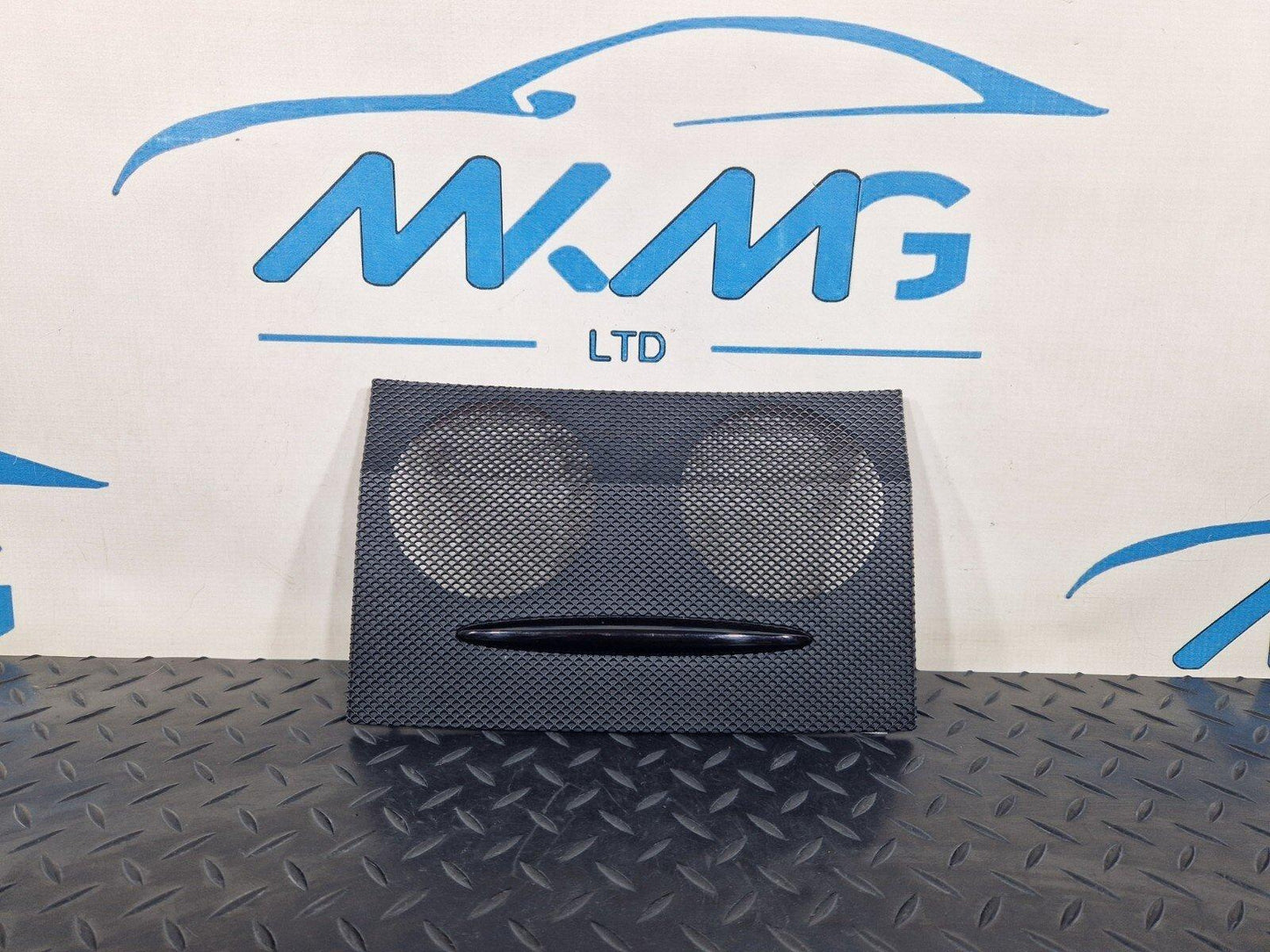 14-23 MERCEDES VITO W447 DASHBOARD CENTER SPEAKER COVER & PARKING SENSOR DISPLAY