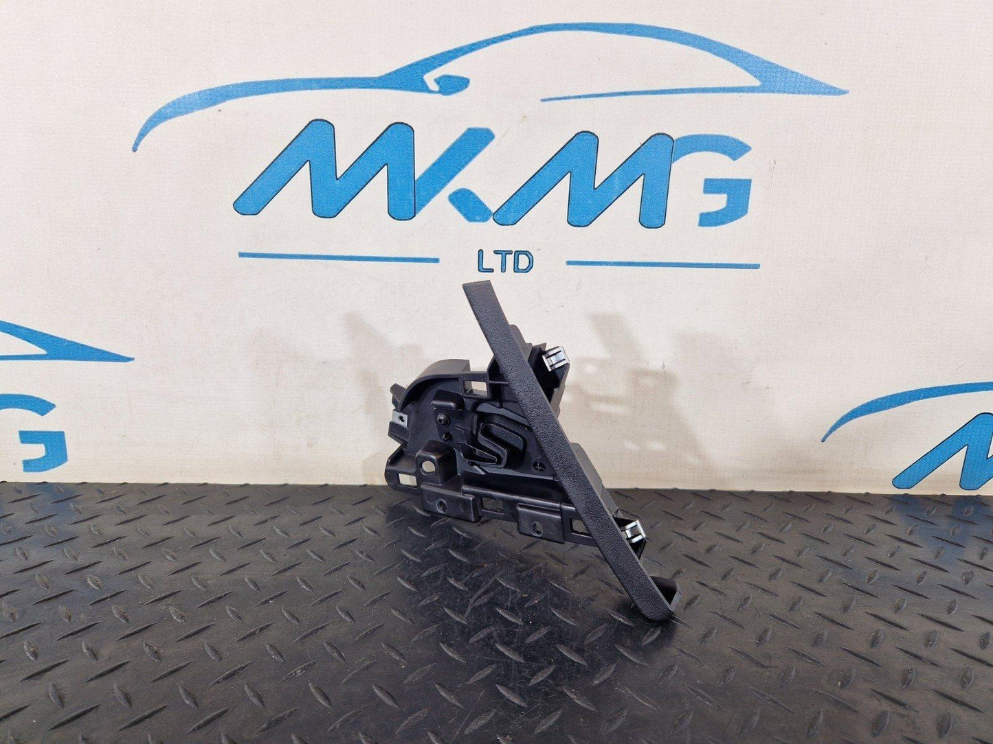 14-19 LAND ROVER L550 DISCOVERY SPORT LEFT DASH TRIM BRACKET FK72-043C27-BAW