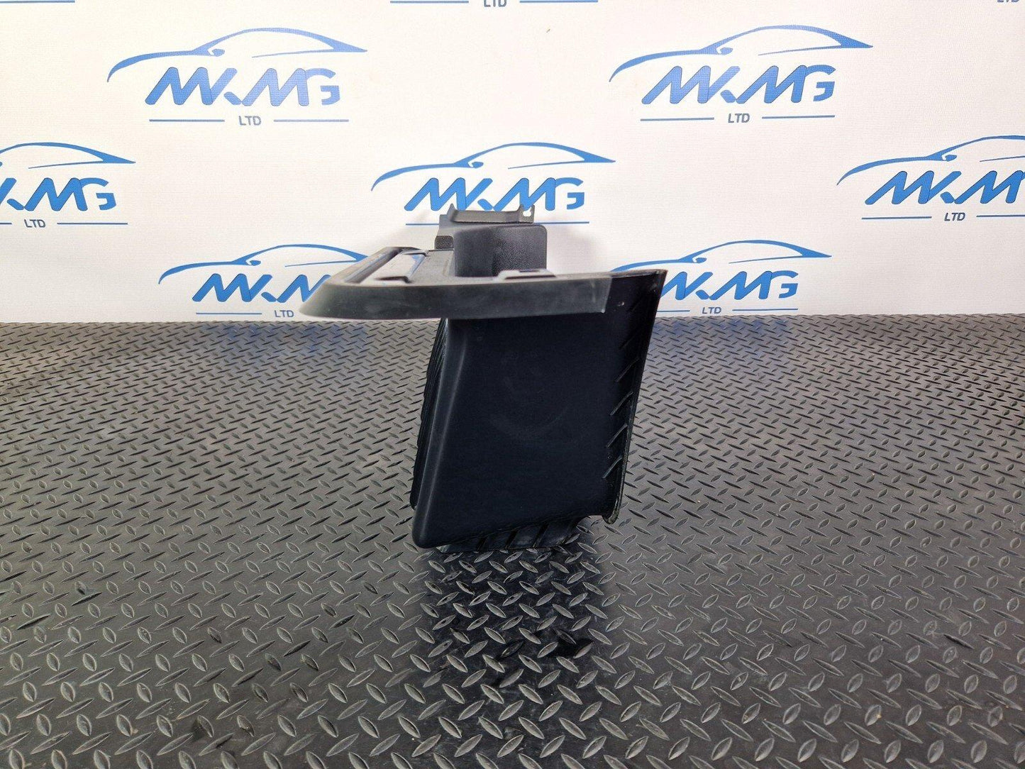 18-ON MERCEDES BENZ SPRINTER W907 W910 SIDE STEP TRIM LEFT SIDE A9106860100