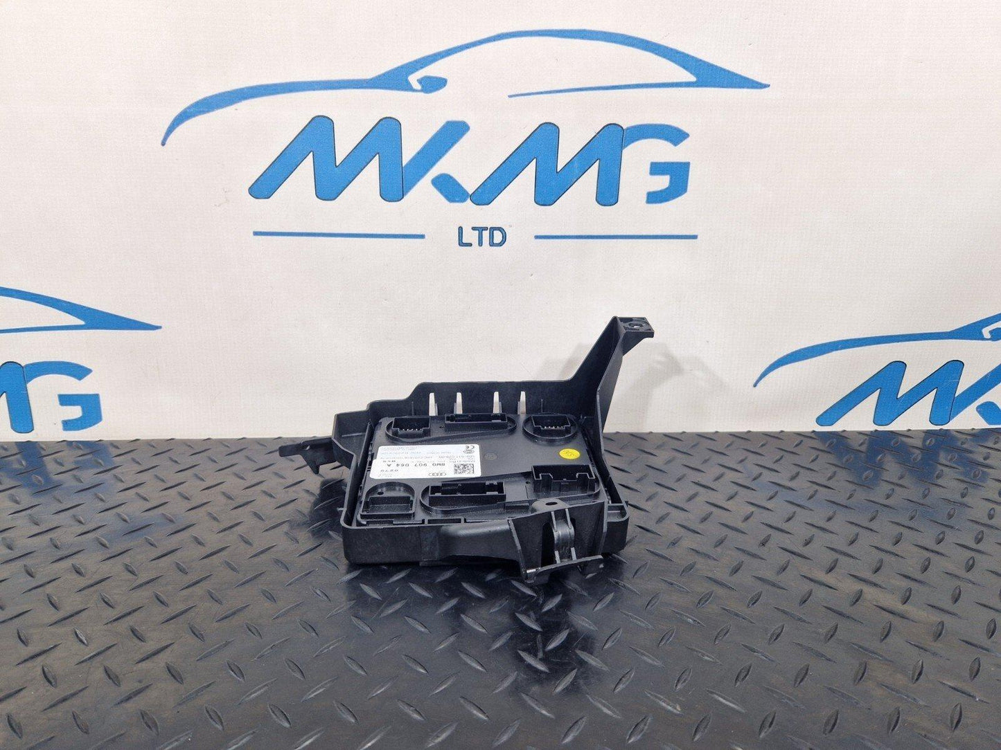16-19 AUDI A4 B9 GENUINE BCM BODY CONTROL MODULE UNIT 8W0907064A