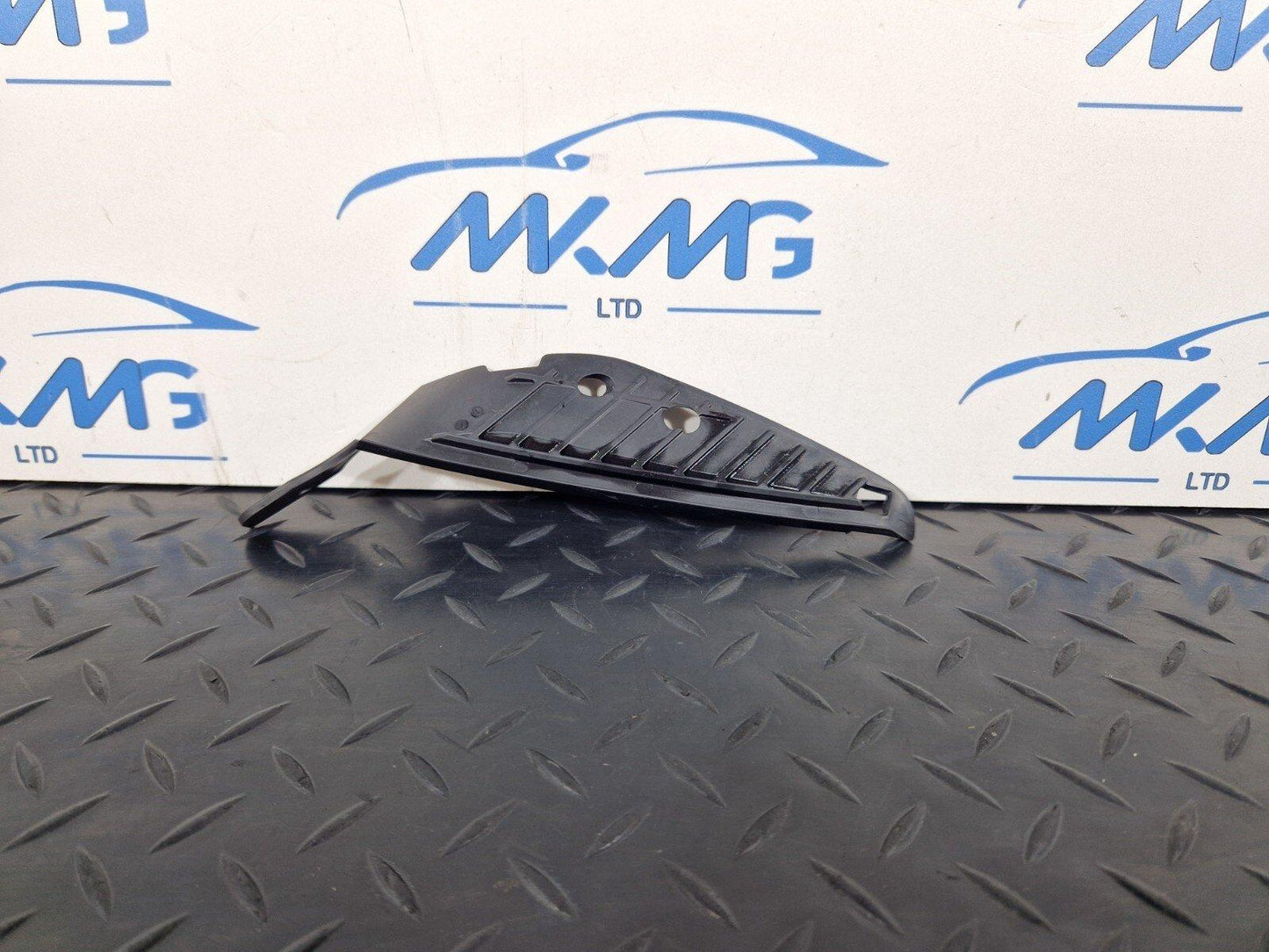 16-24 AUDI A5 F5 CONVERTIBLE FRONT RIGHT O/S MUD DEFLECTOR COVER TRIM 1402000014